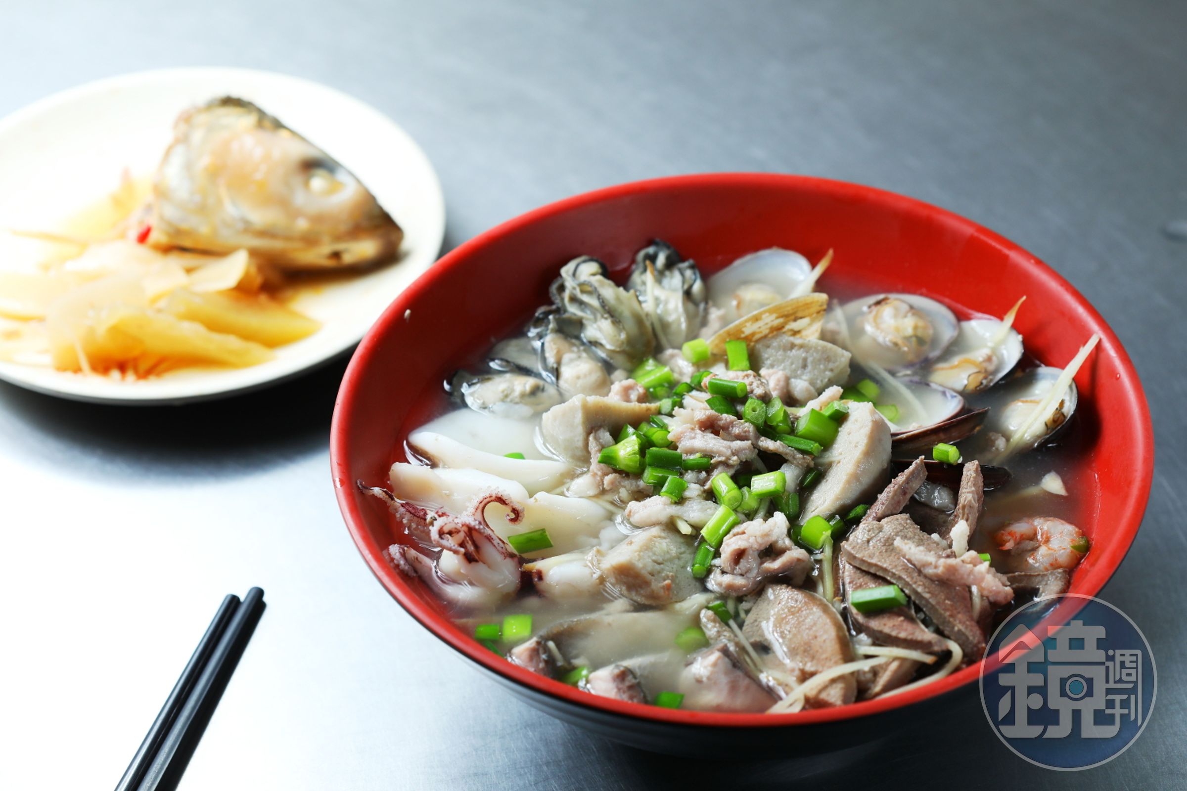使用7種好料下鍋現煮的「海產粥」，本地人都是每週來報到。（60元／碗）