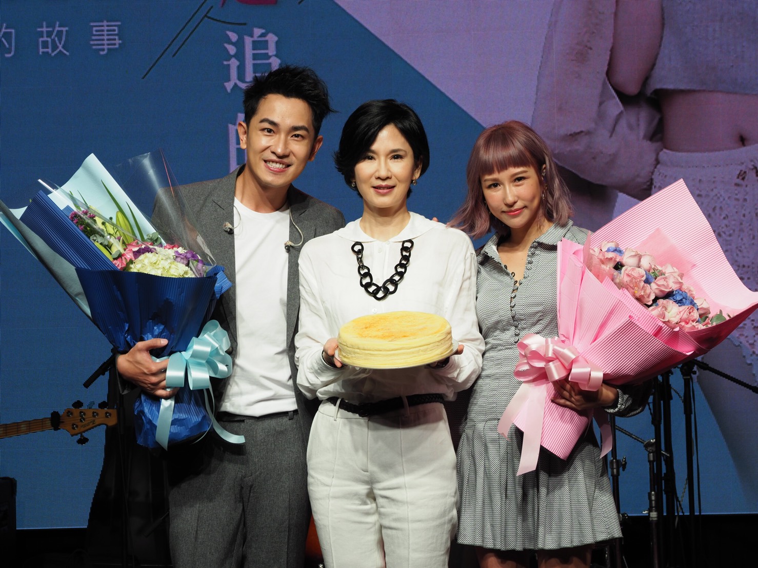 陳謙文與潘嘉麗為演唱會彩排，與他有「母子情」的葉歡特別探班打氣。（星火映畫有限公司）