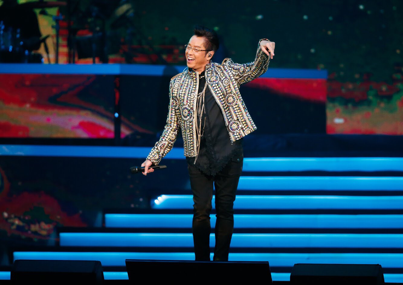 A-Lin擔任譚詠麟演唱會嘉賓,2人一搭一唱笑果十足。
