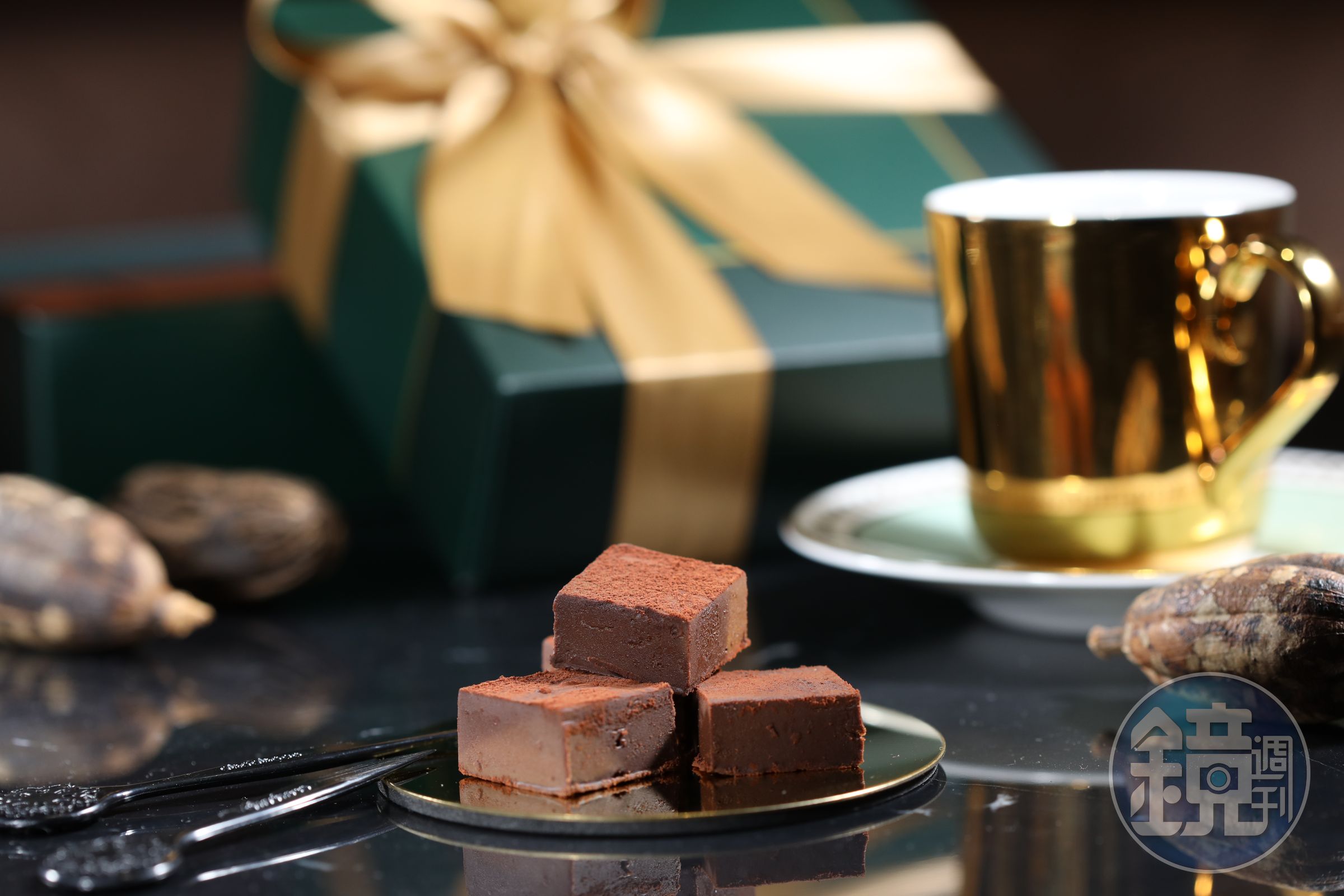 以比利時與法國65%生巧克力起家的台中名店「chochoco」首度進軍台北，帶來長賣的招牌產品與更多季節限定的伯爵櫻桃、茉莉檸檬等新口味。（比利時198元起／盒、法國268元起／盒）