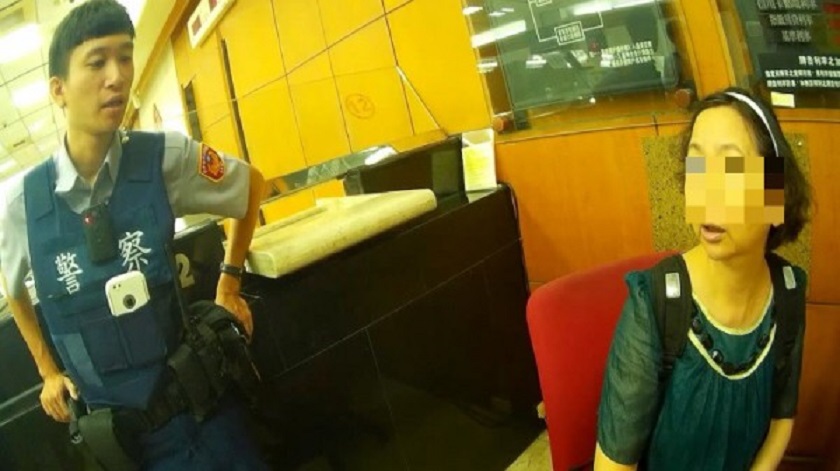 警方研判是詐團技倆勸說，莊婦一度還不聽勸。（警方提供）