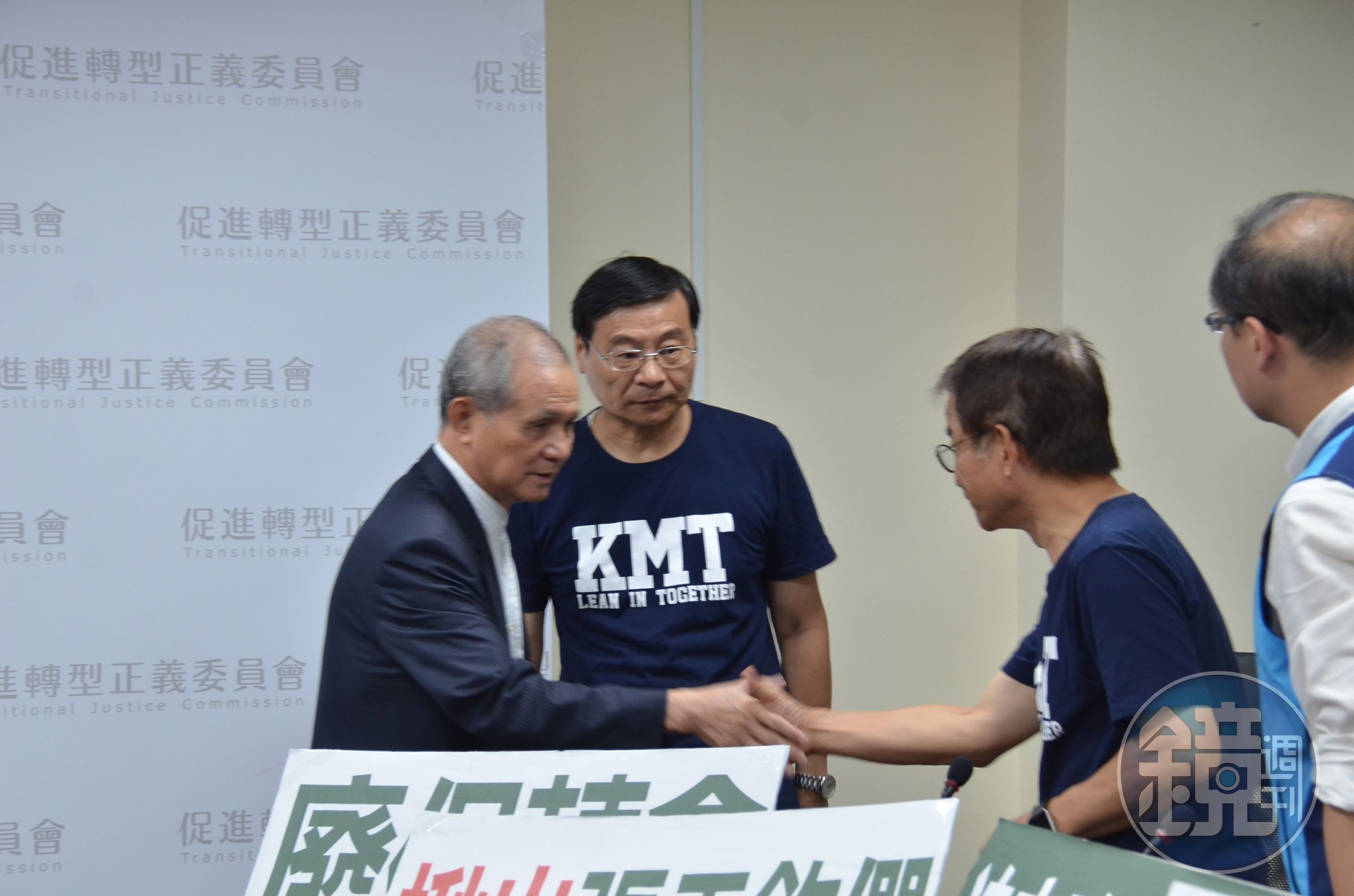 促轉會主委黃煌雄與立委會面，懇請立委不要因個案抹煞促轉會。（國民黨團提供）