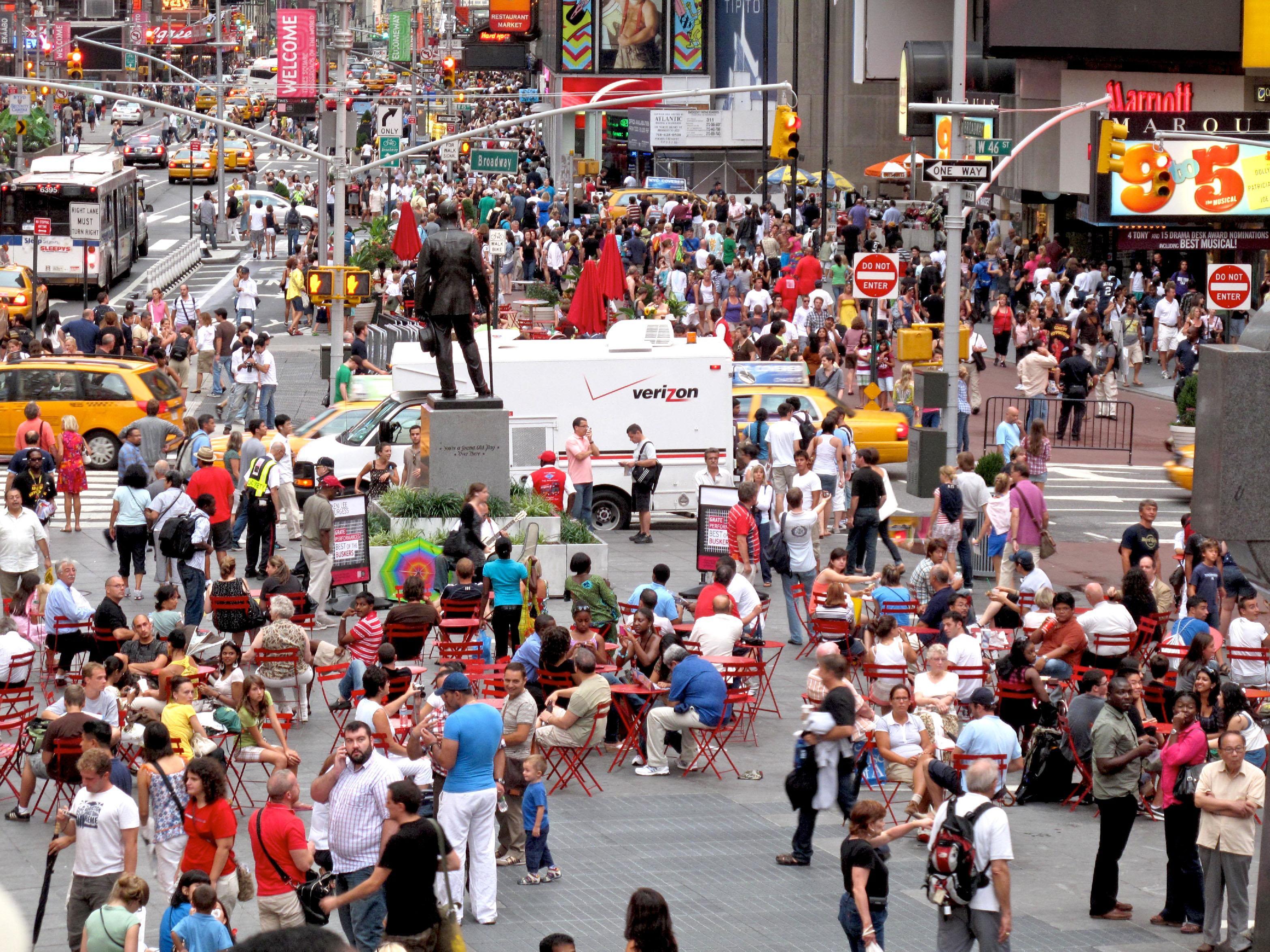 拓寬步行區讓紐約時報廣場變得更有「人」味。（東方IC）