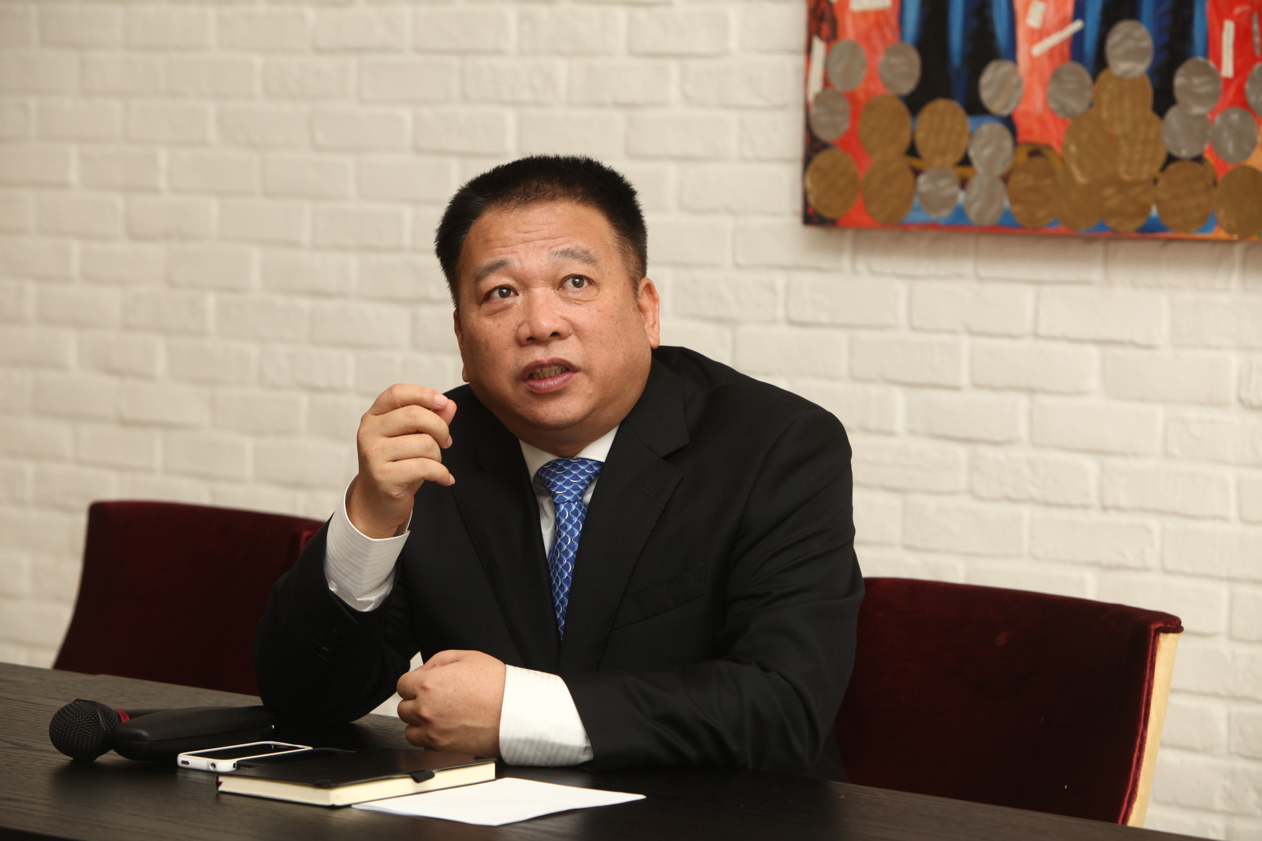 曾為台股股后的蘋概股觸控面板大廠宸鴻董事長江朝瑞，個人投資的興櫃生技公司—易宏生技爆財務危機，已積欠員工薪水3個月。