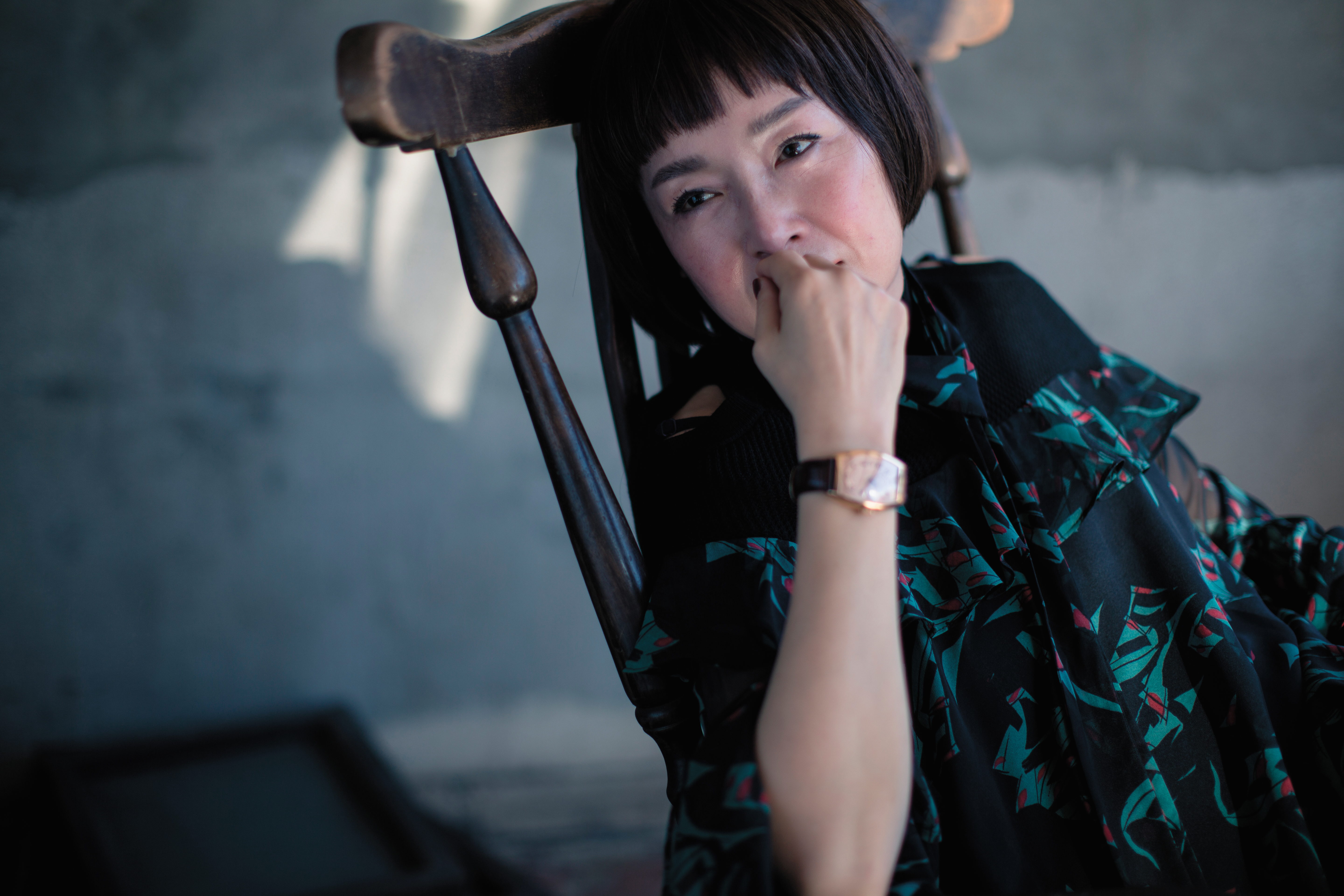 活潑是恬妞給人的形象，也讓她在文藝玉女當道的時代，有些與眾不同、又難以歸類。卻也因為不尋常，讓她可以一直在演藝事業耕耘到今天。 