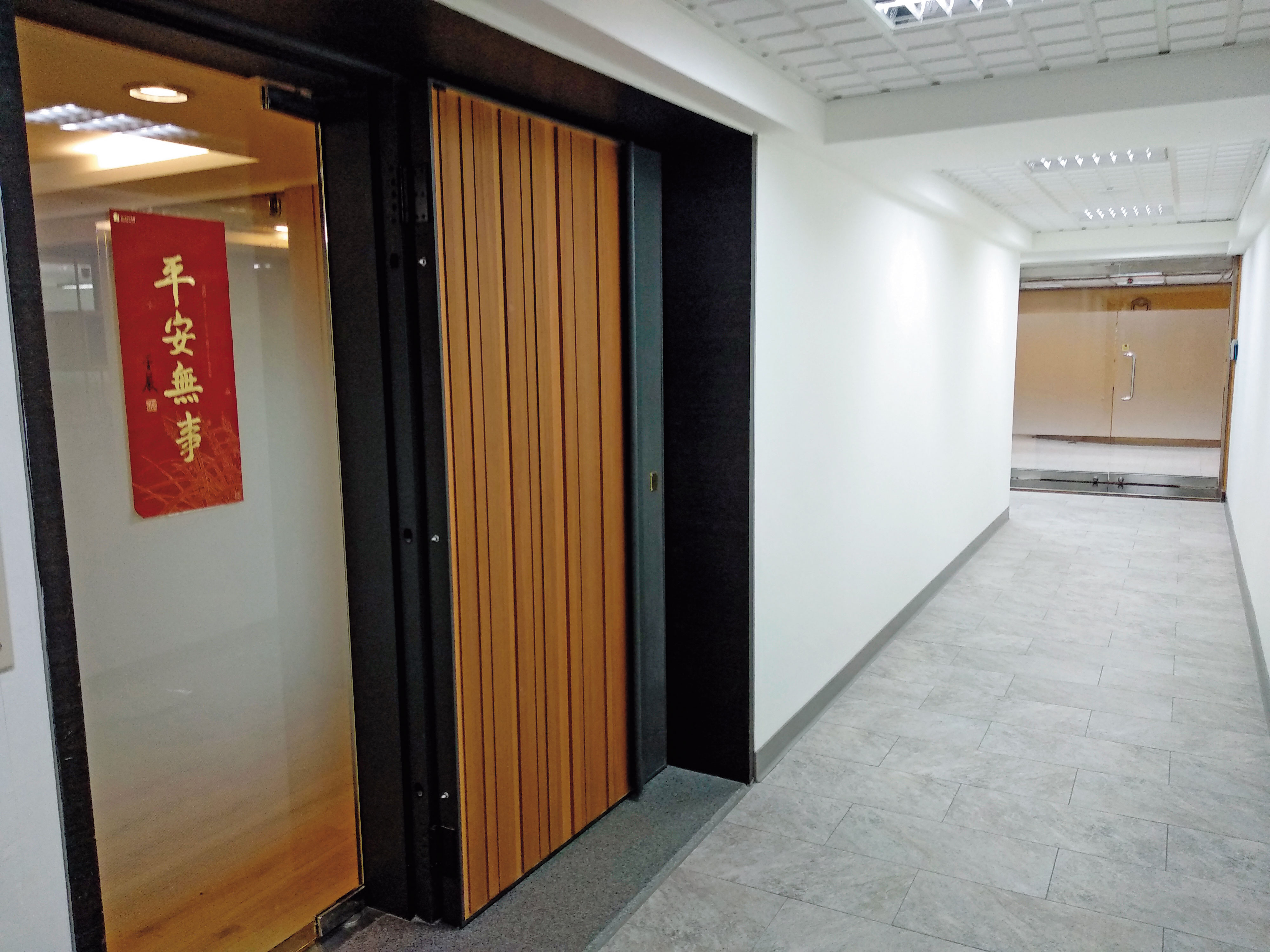 雙陳派失勢後,由陳雨鑫在統領商圈禮座大樓另闢第2辦公室,不與幕僚派共事。