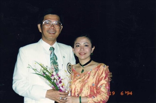 周俊吉當選獅子會第31屆會長，和夫人周王美文一同出席活動。（翻攝自獅子會）