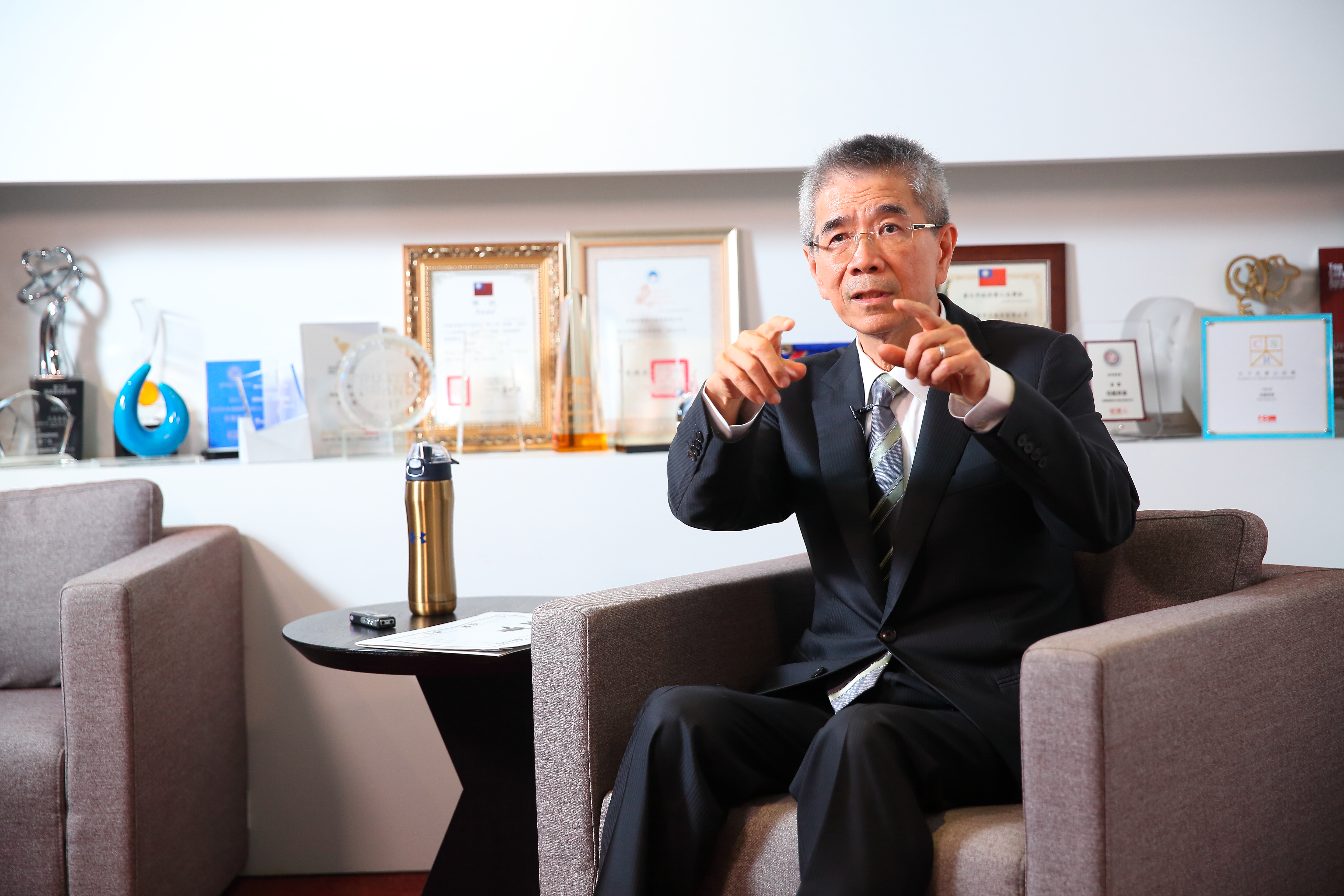 在房地產業打滾多年，周俊吉認為未來房市將持平發展。