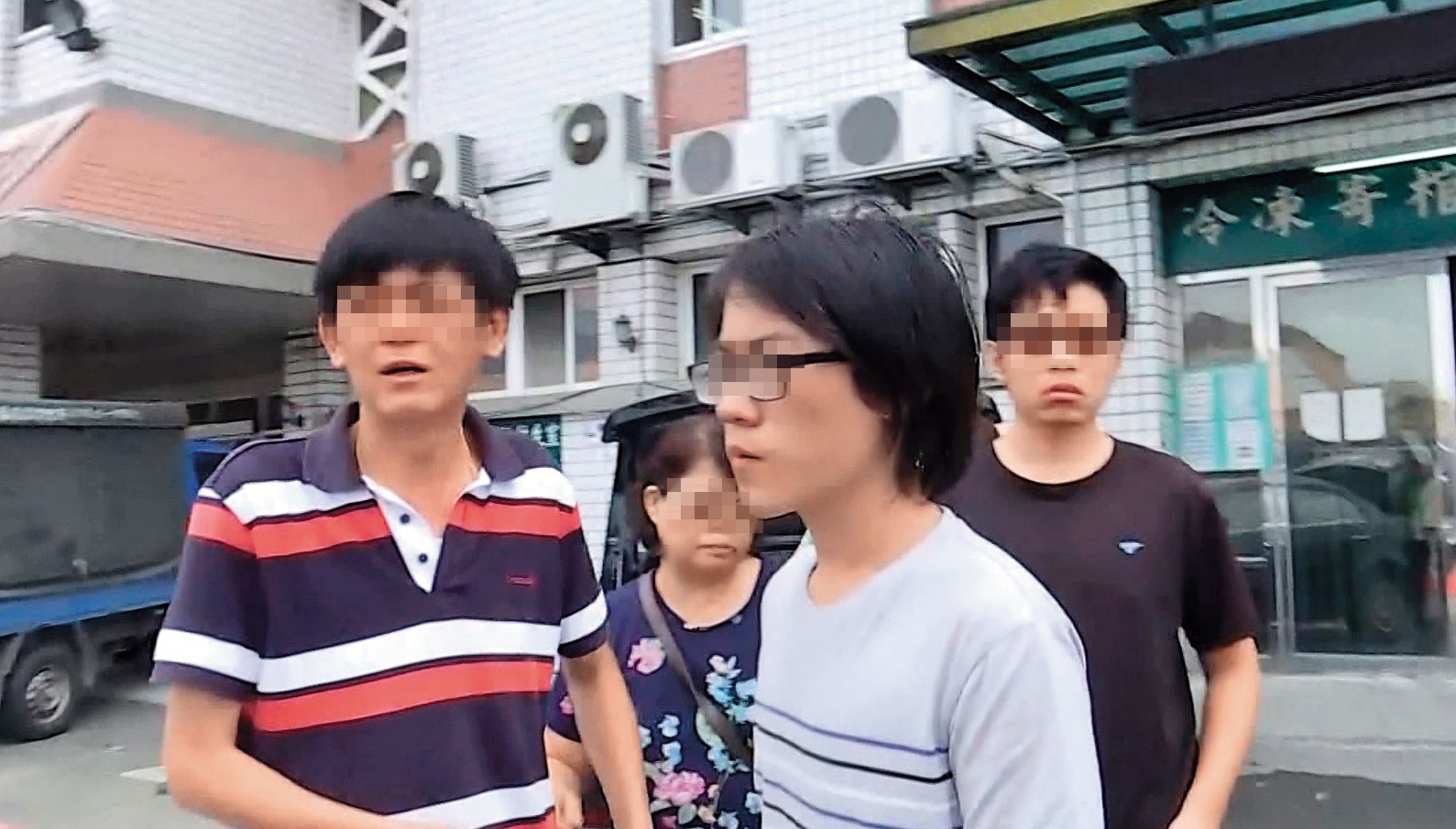 死者家屬到殯儀館配合檢警第2次複驗，一家人低調不語。