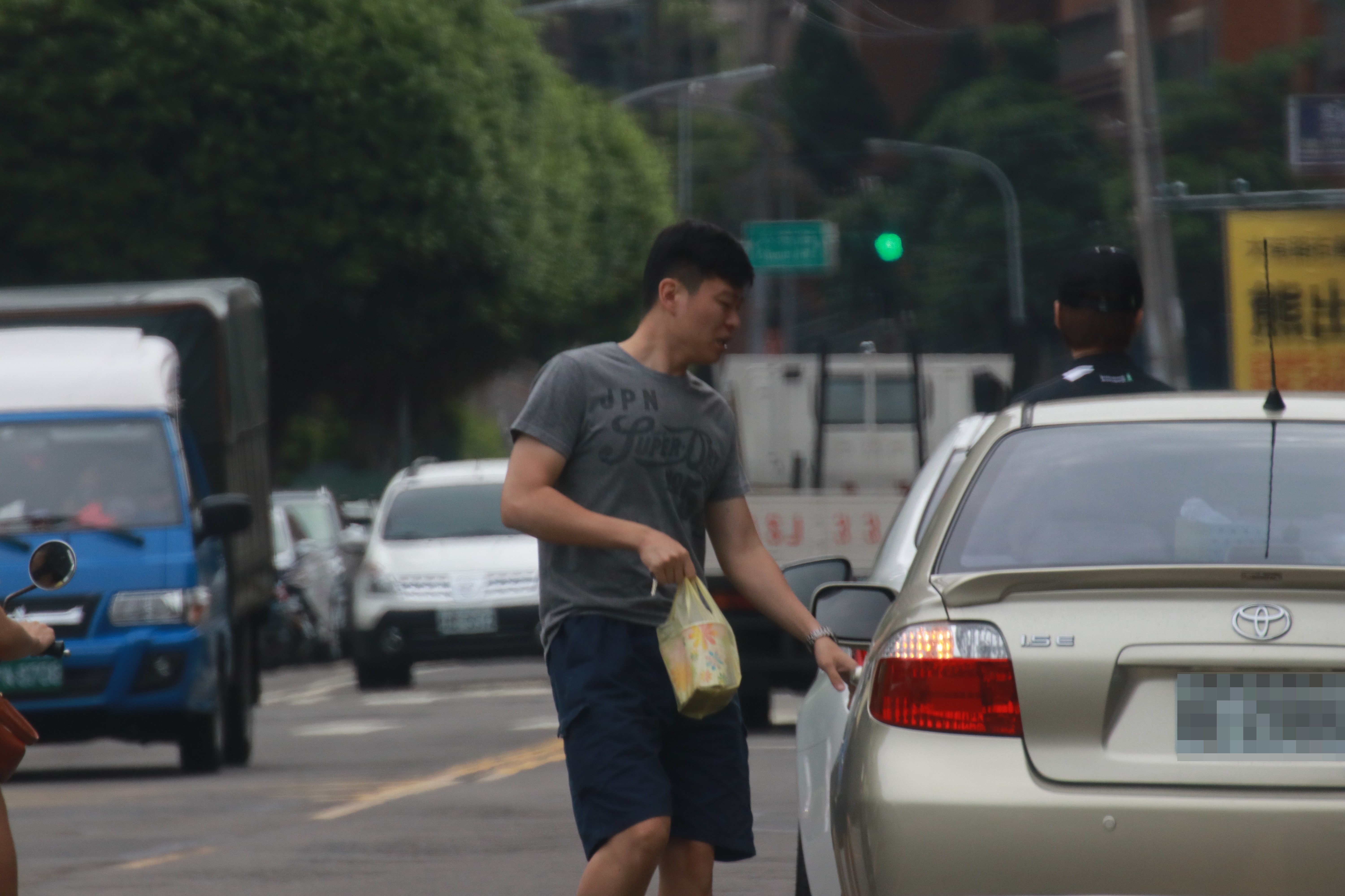 今年父親節前一晚，王盈凱還和陳月芳上摩鐵，到了當天中午還趕回桃園家，當個好爸爸。