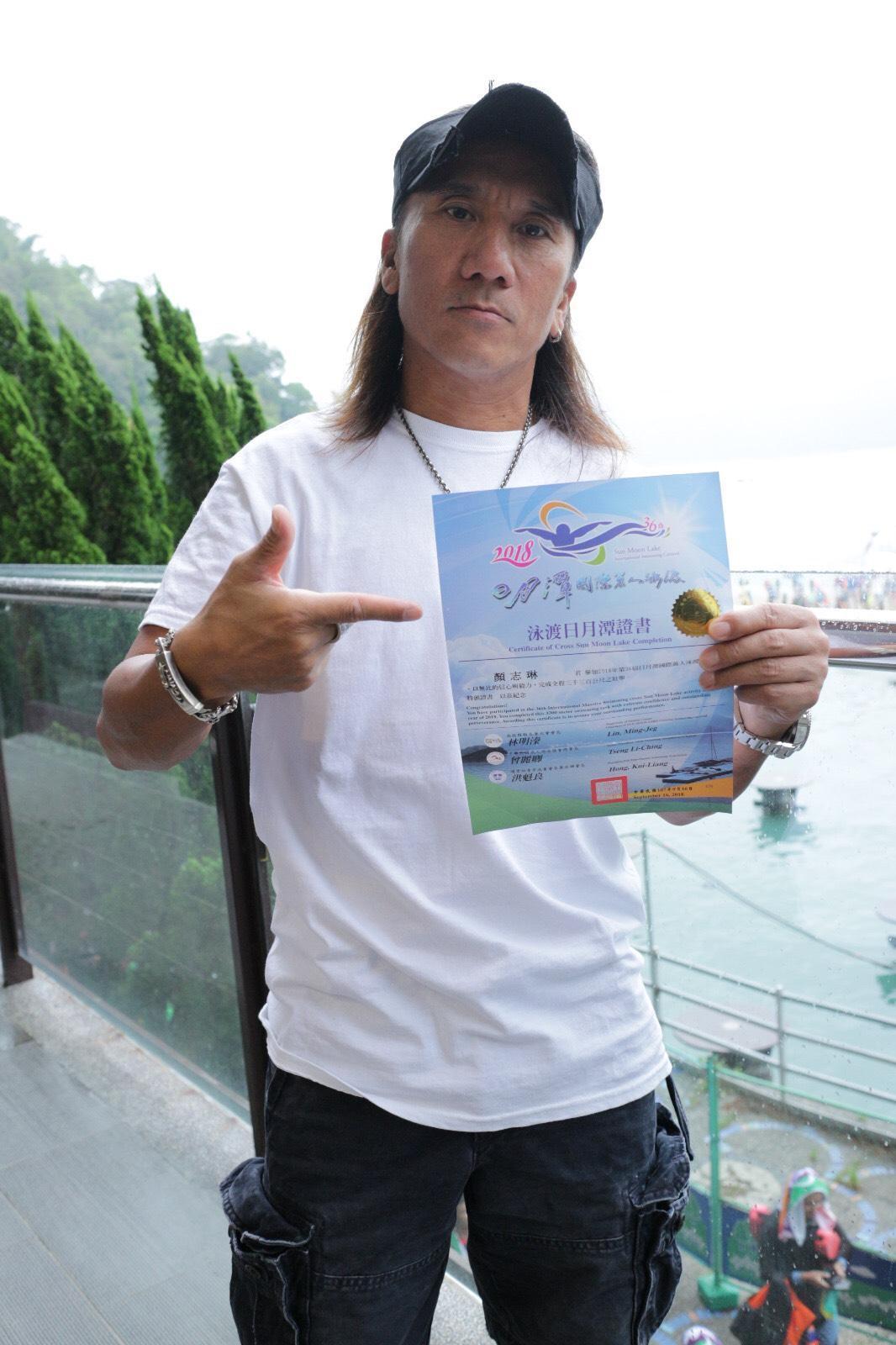 顏志琳早在3年前就想參加泳渡，終於成功。（華研提供）