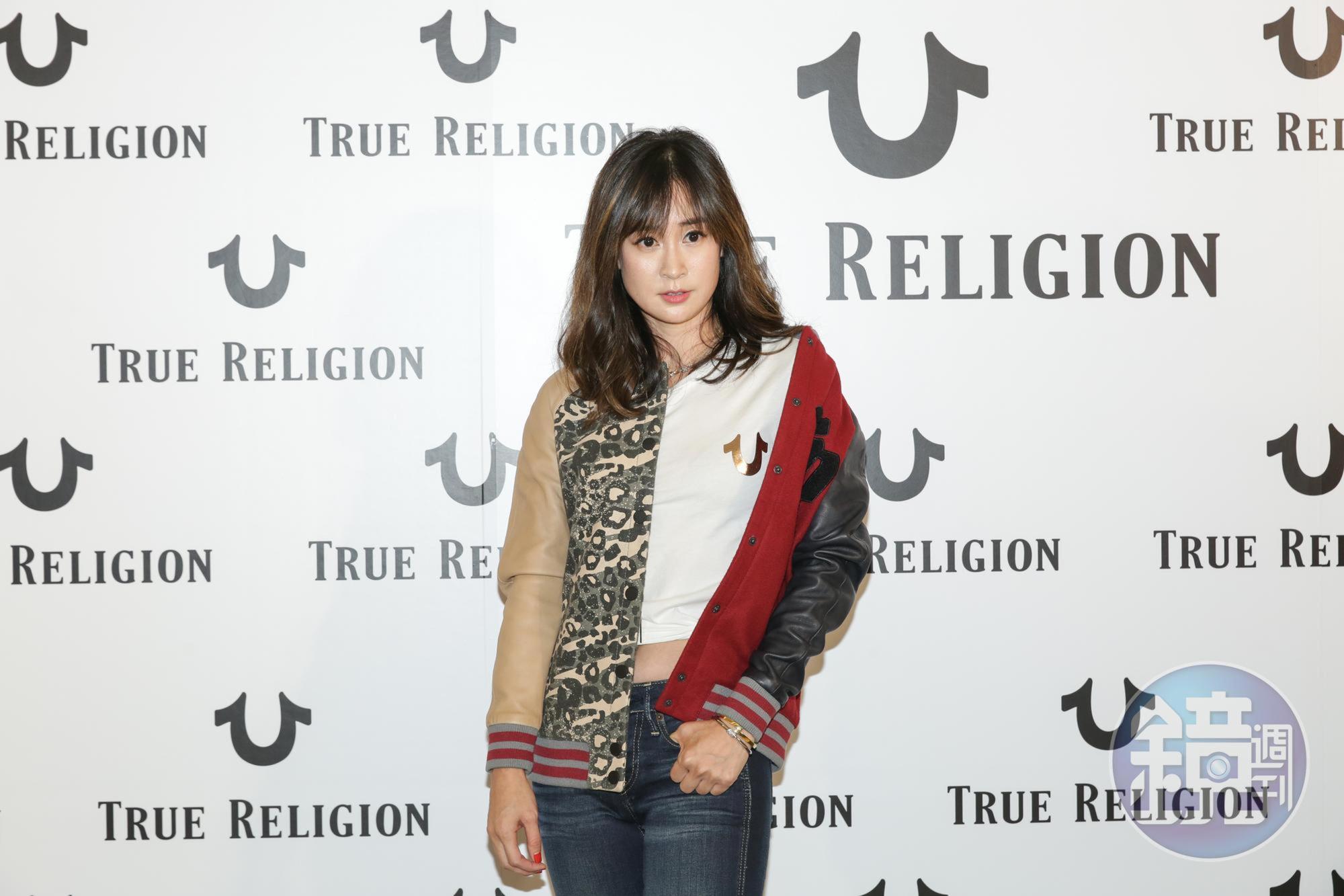 李晶晶出席True Religion活動,透露自己目前仍保持23腰,令人羨慕。