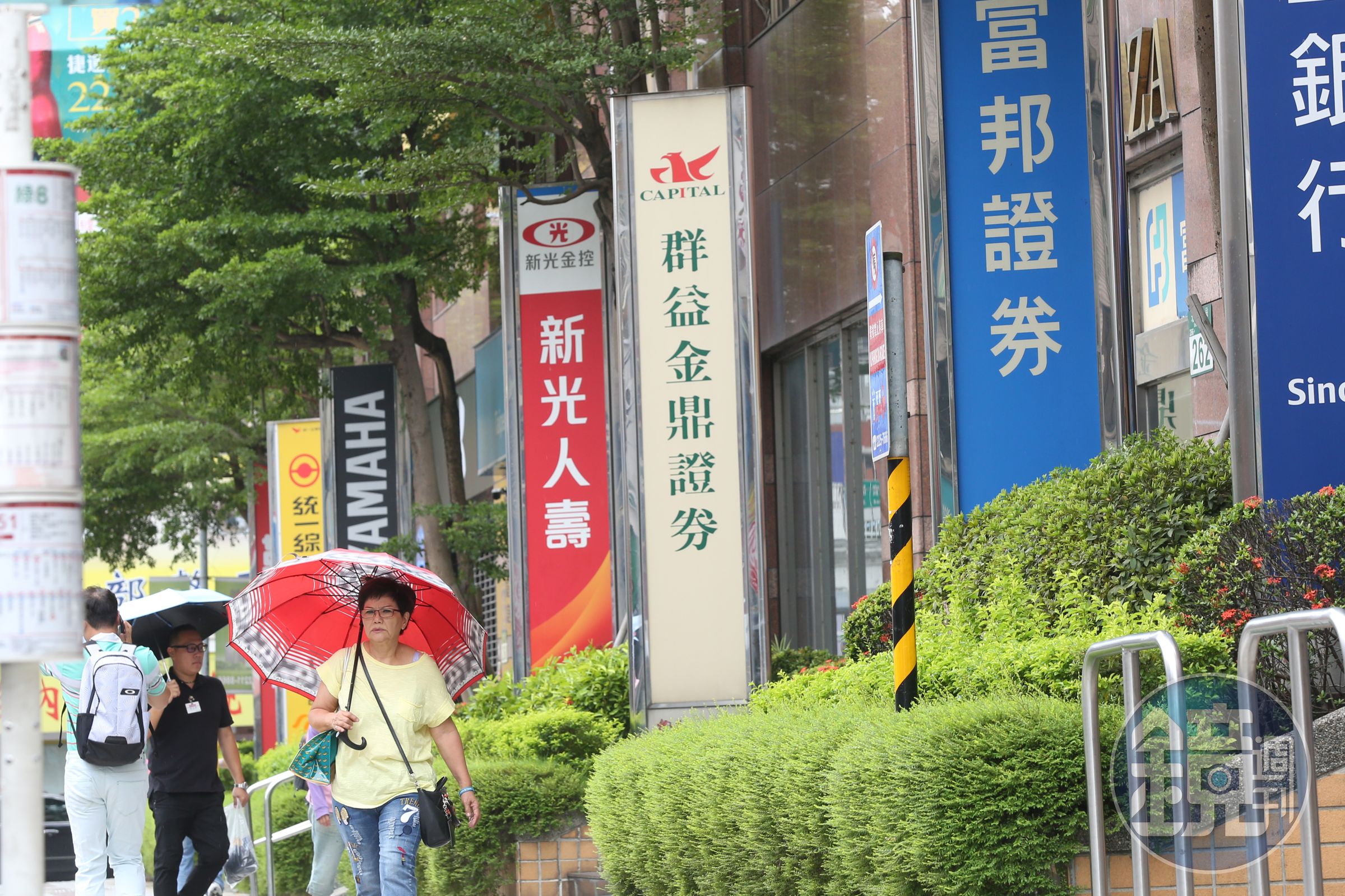 林漢克認為，法人投入市場的錢相當多，背後還有嚴謹的研究團隊，因此透過法人進出來篩選股票，具有一定的參考價值。