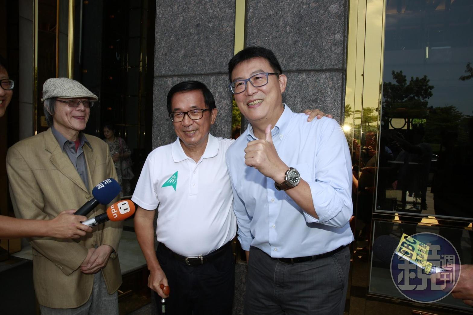 民進黨台北市長參選人姚文智今南下高雄拜會前總統陳水扁,且陳水扁允諾擔任他的選舉及市政最高顧問。