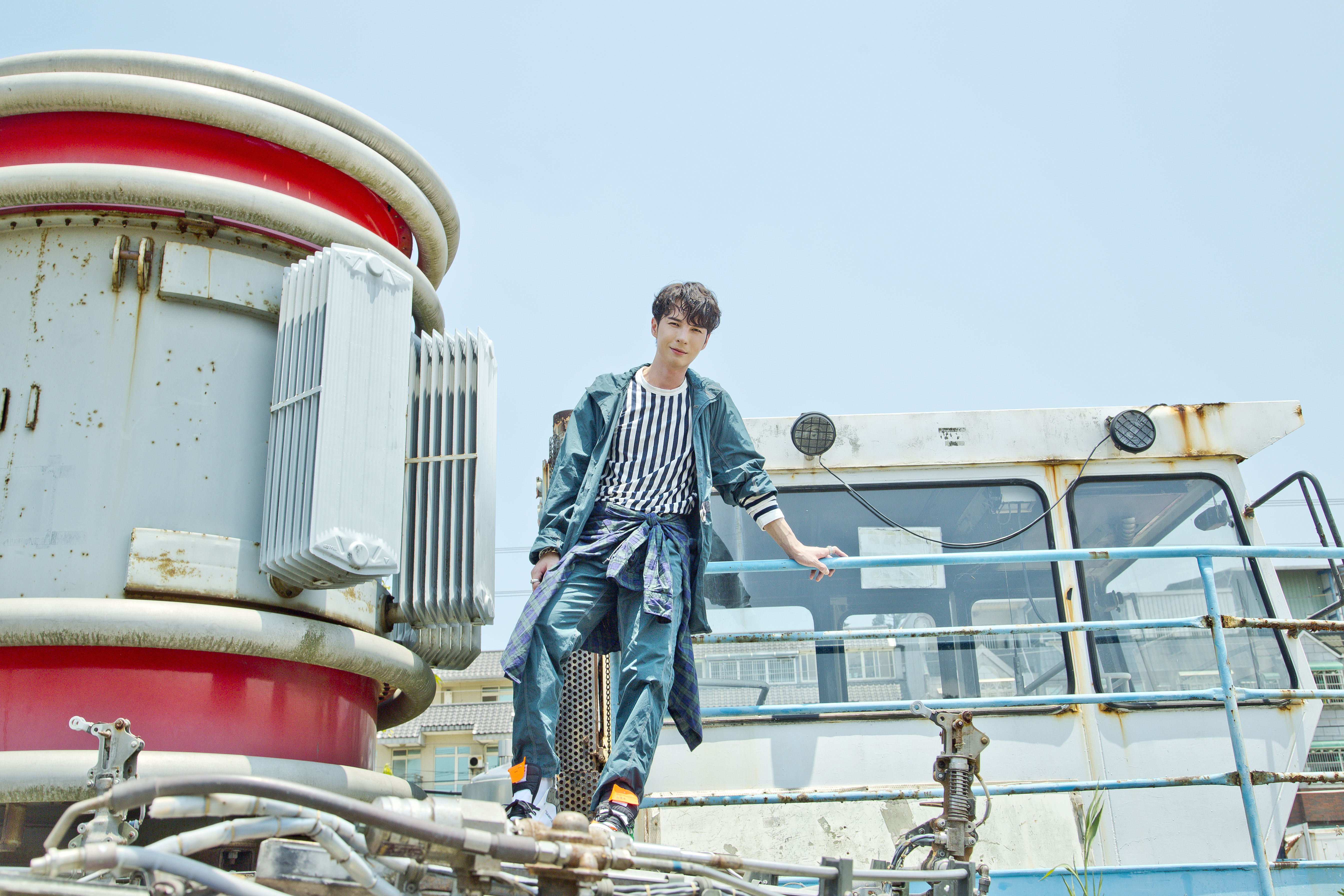 陳勢安推新歌〈當面說〉，為了拍MV，1天跑遍整個大台北區。（華納提供）