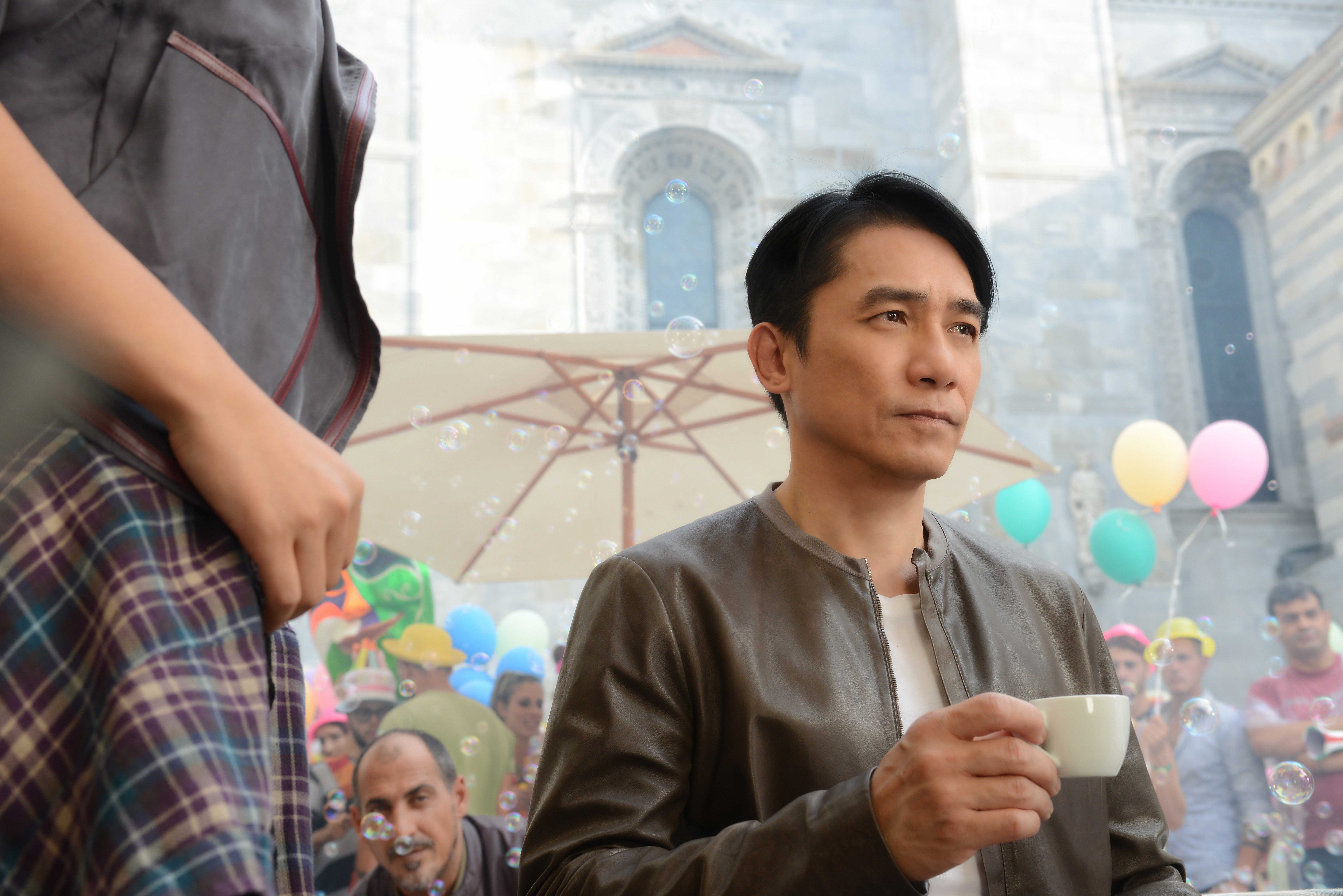 梁朝偉近來在動作片《歐洲攻略》化身為幽默風趣又機智過人的超級特工。（華映提供）