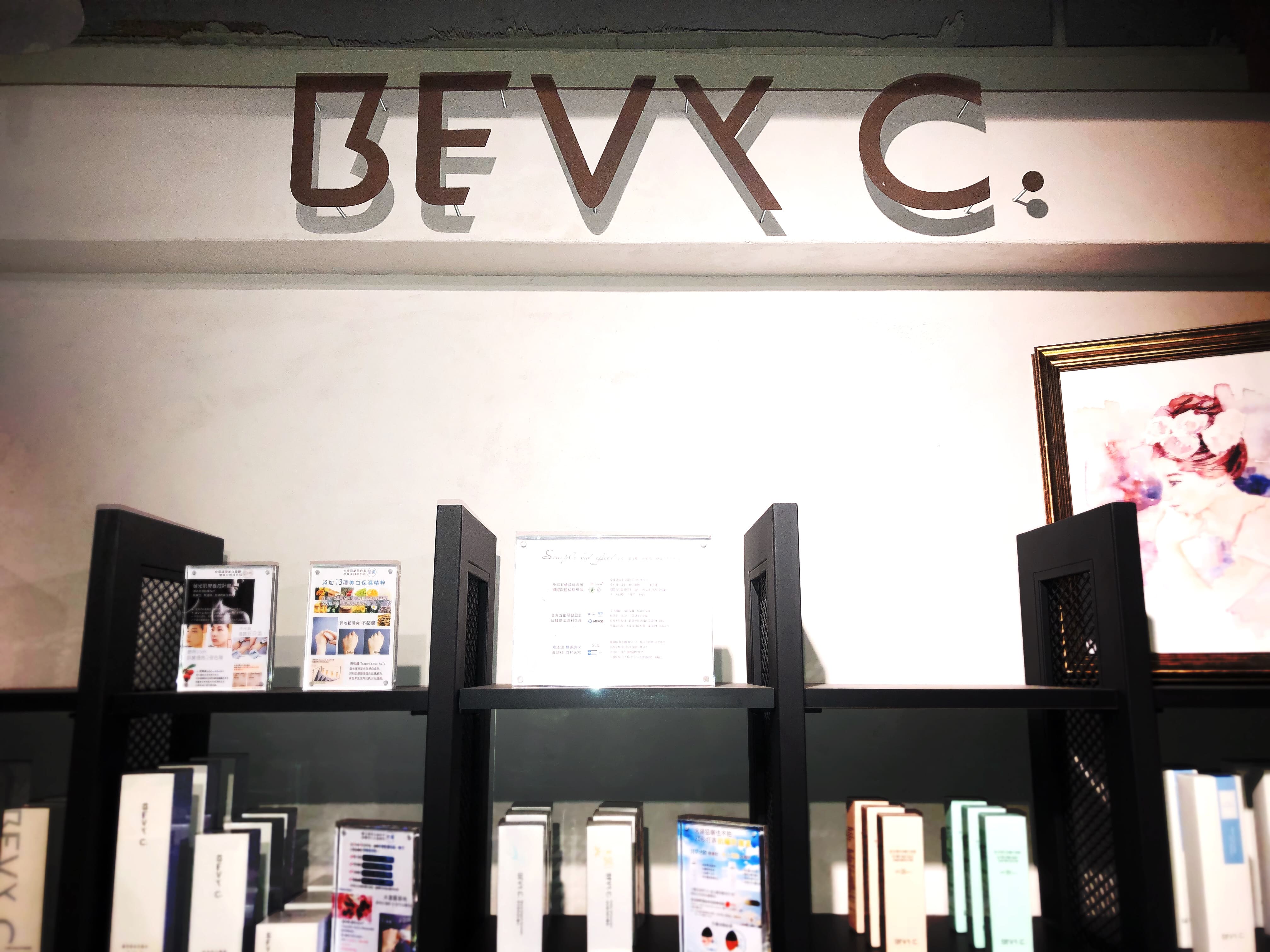 BEVY C.全球旗艦店落腳誠品南西百貨，專櫃設計走極簡、純淨風格。（BEVY C.提供）