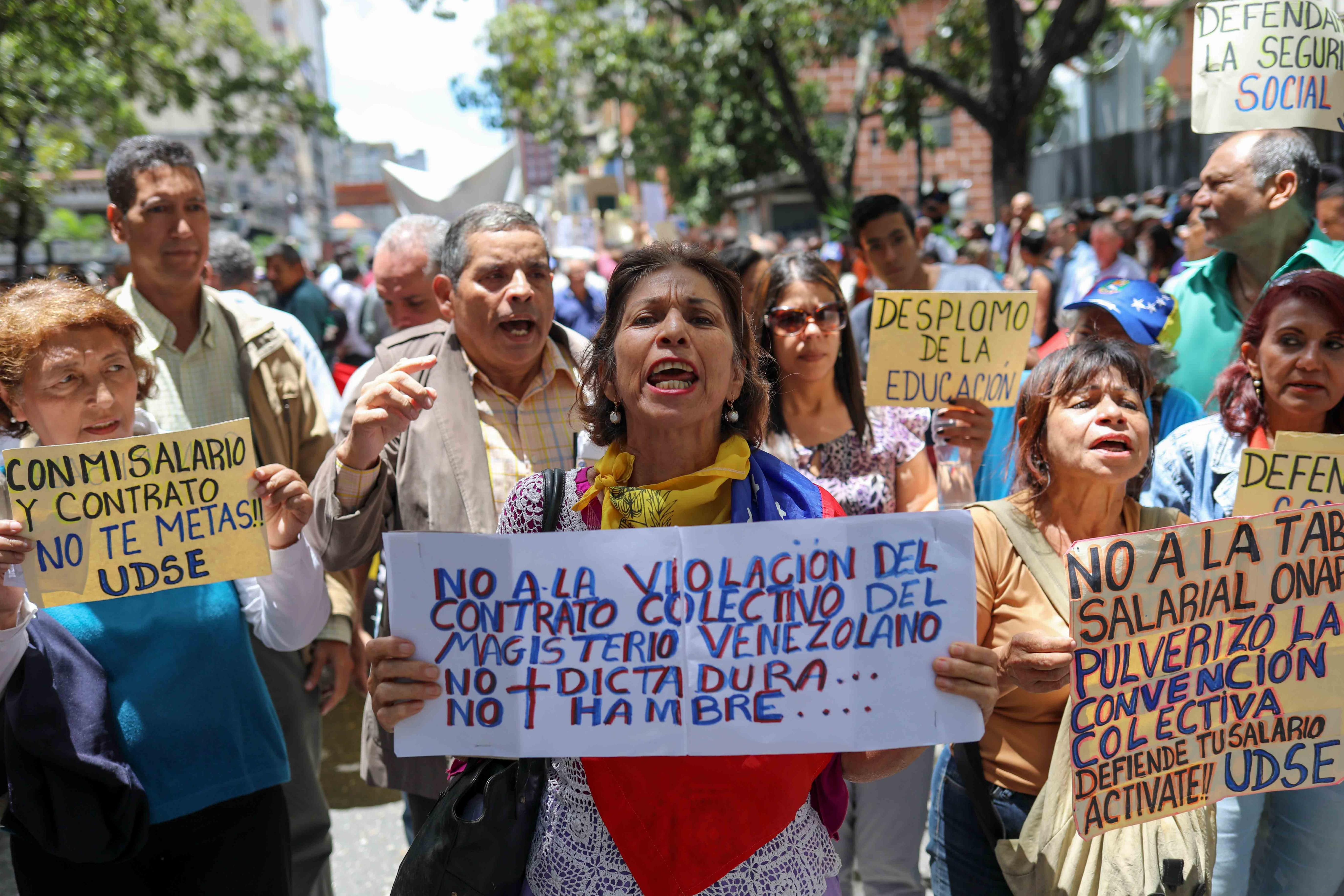 委內瑞拉人民走上街頭，抗議總統馬杜洛一連串政策。（東方IC）