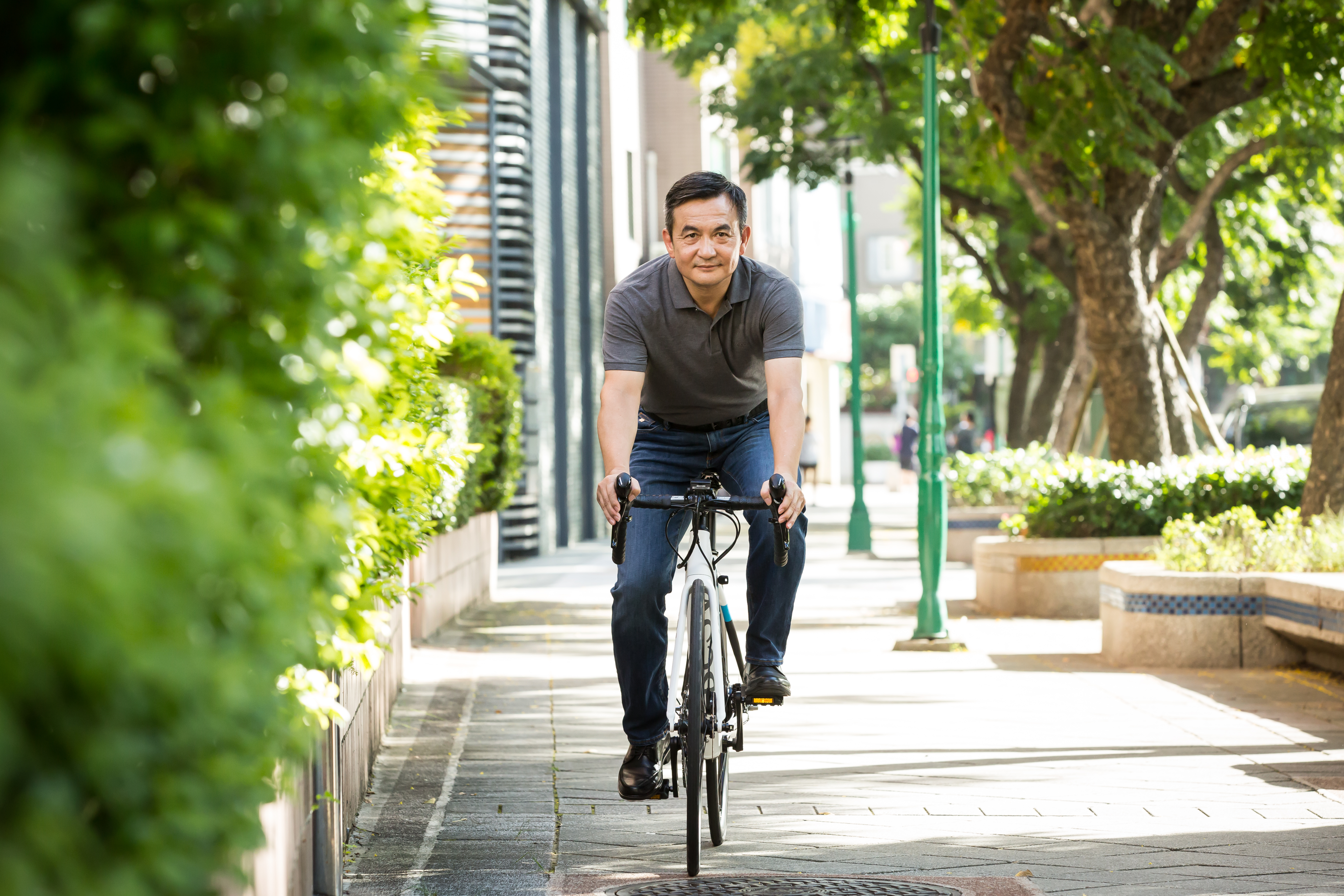 達方電子自創電動自行車BESV，董事長蘇開建化身最佳代言人。