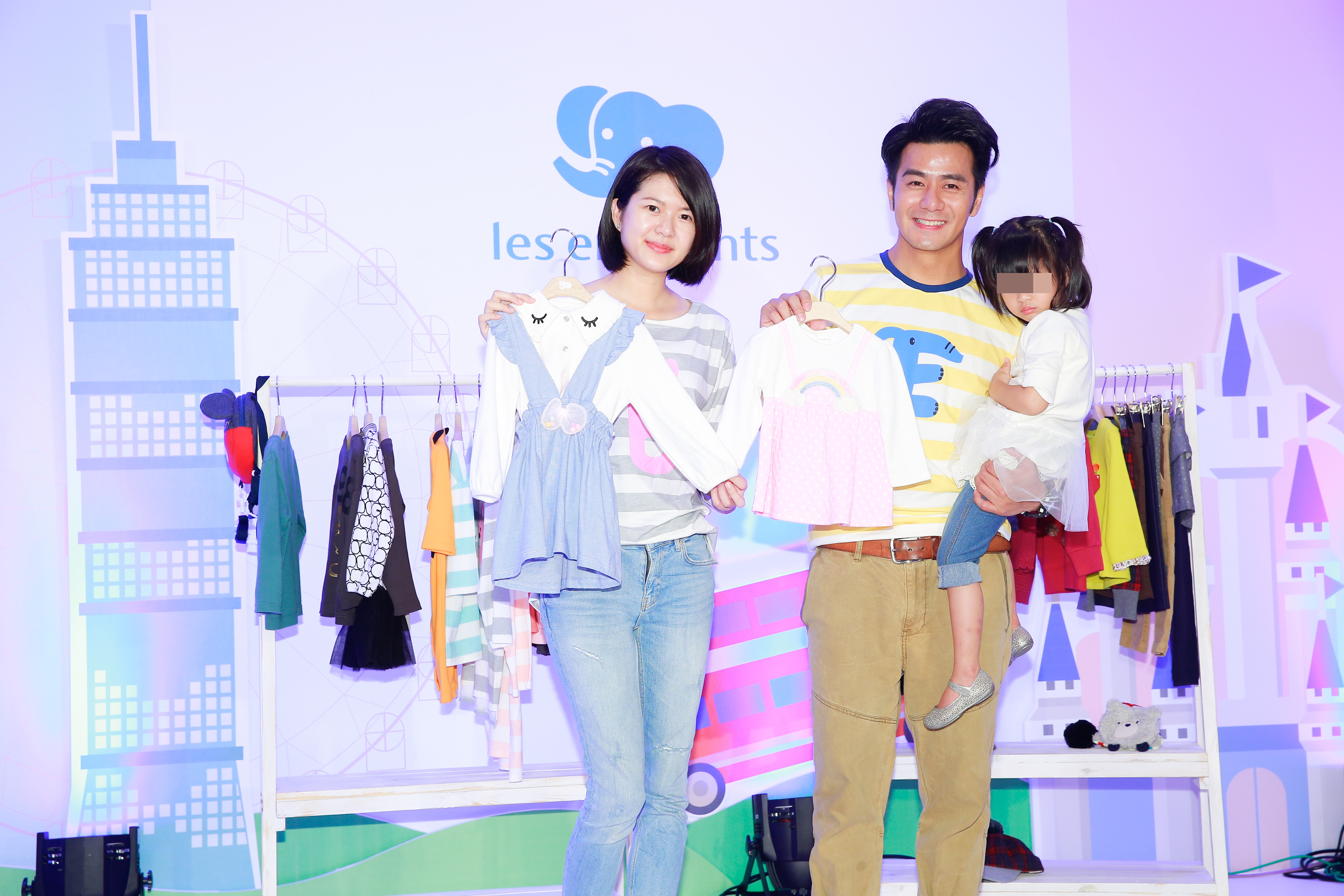 郭彥均一家三口參加麗嬰房秋冬發表會分享親子穿搭。