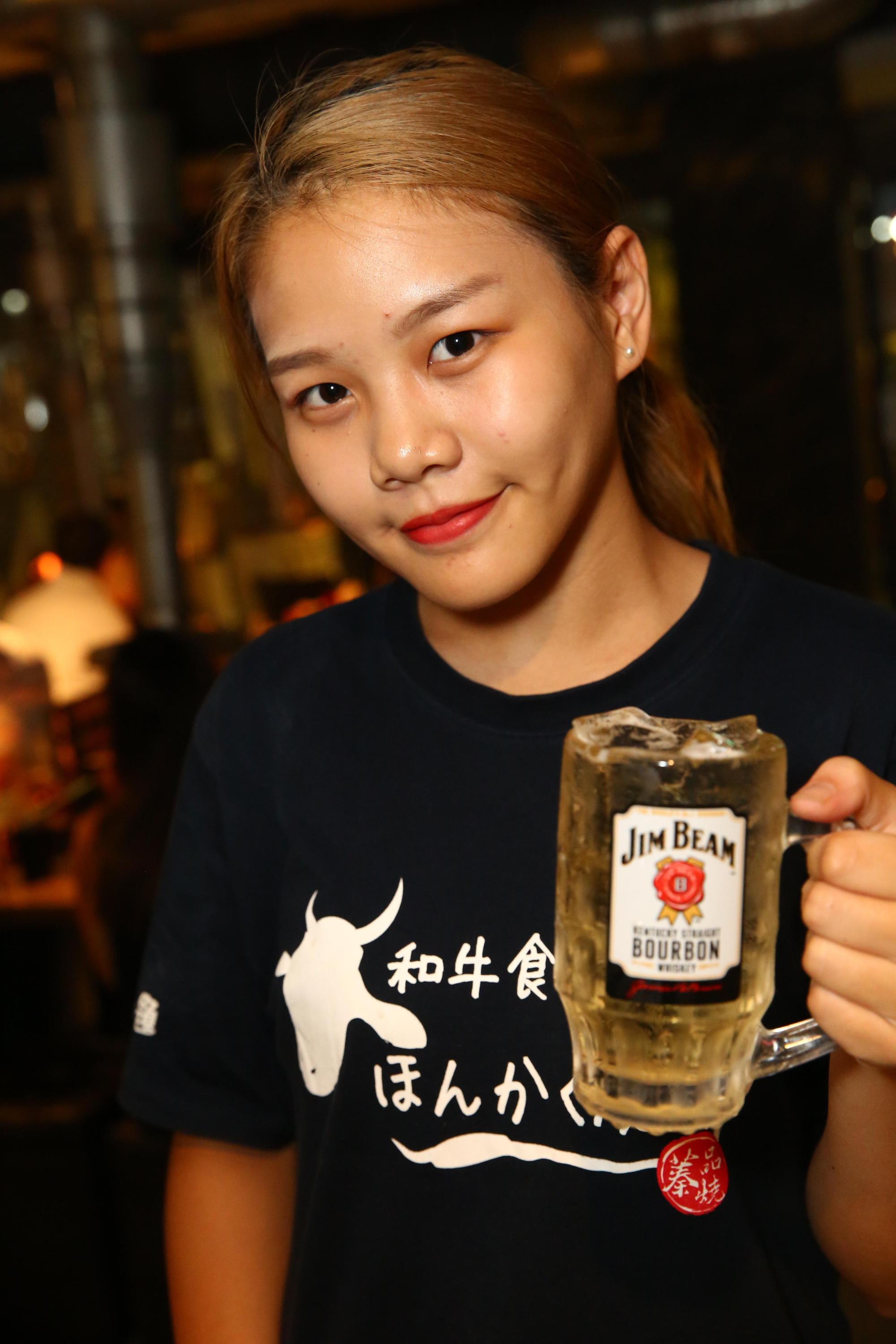 火之舞店內最火紅的飲品,就是金賓HIGH。