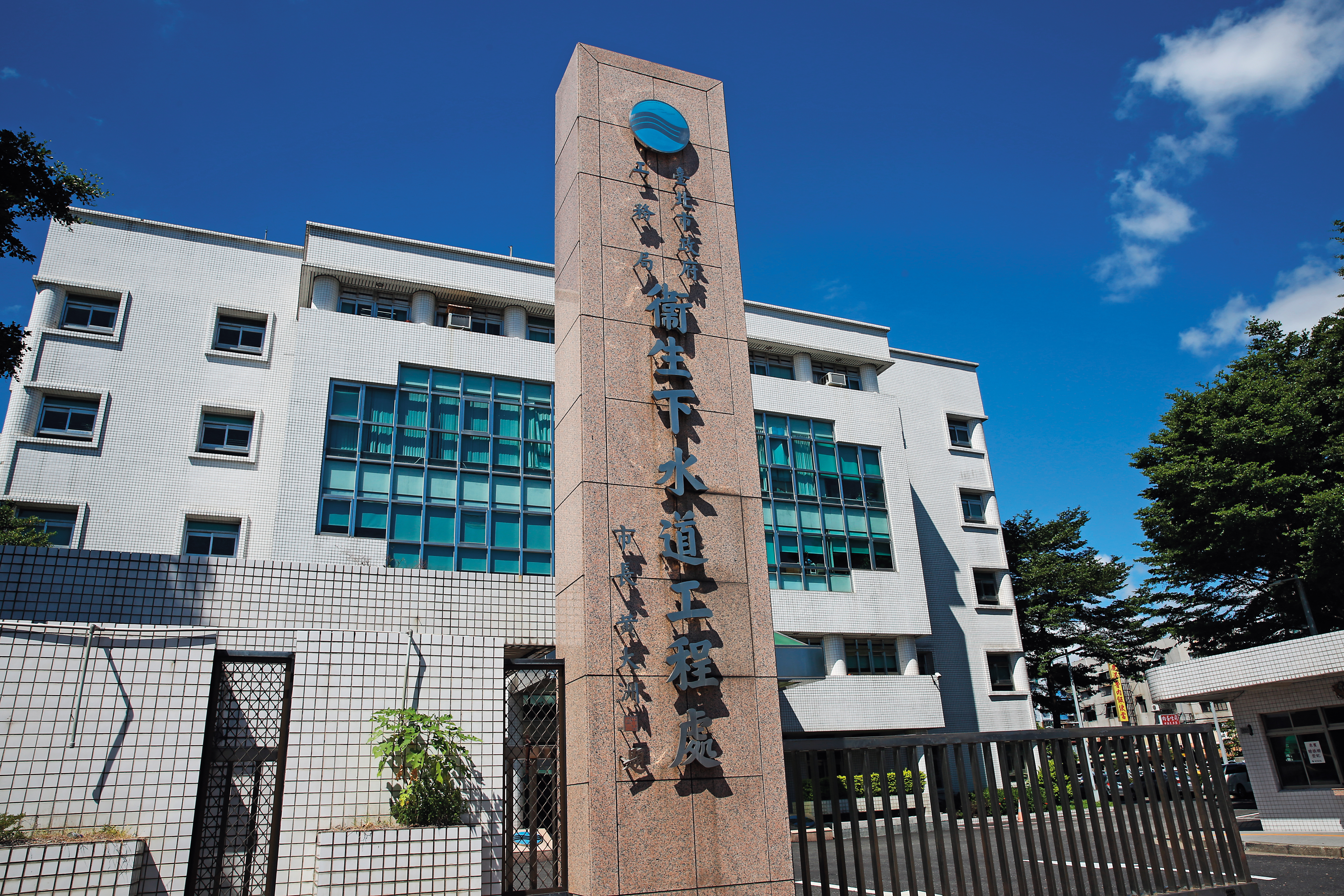 承包衛工處工程的廠商煒盛屢屢出包，主管機關卻視若無睹。