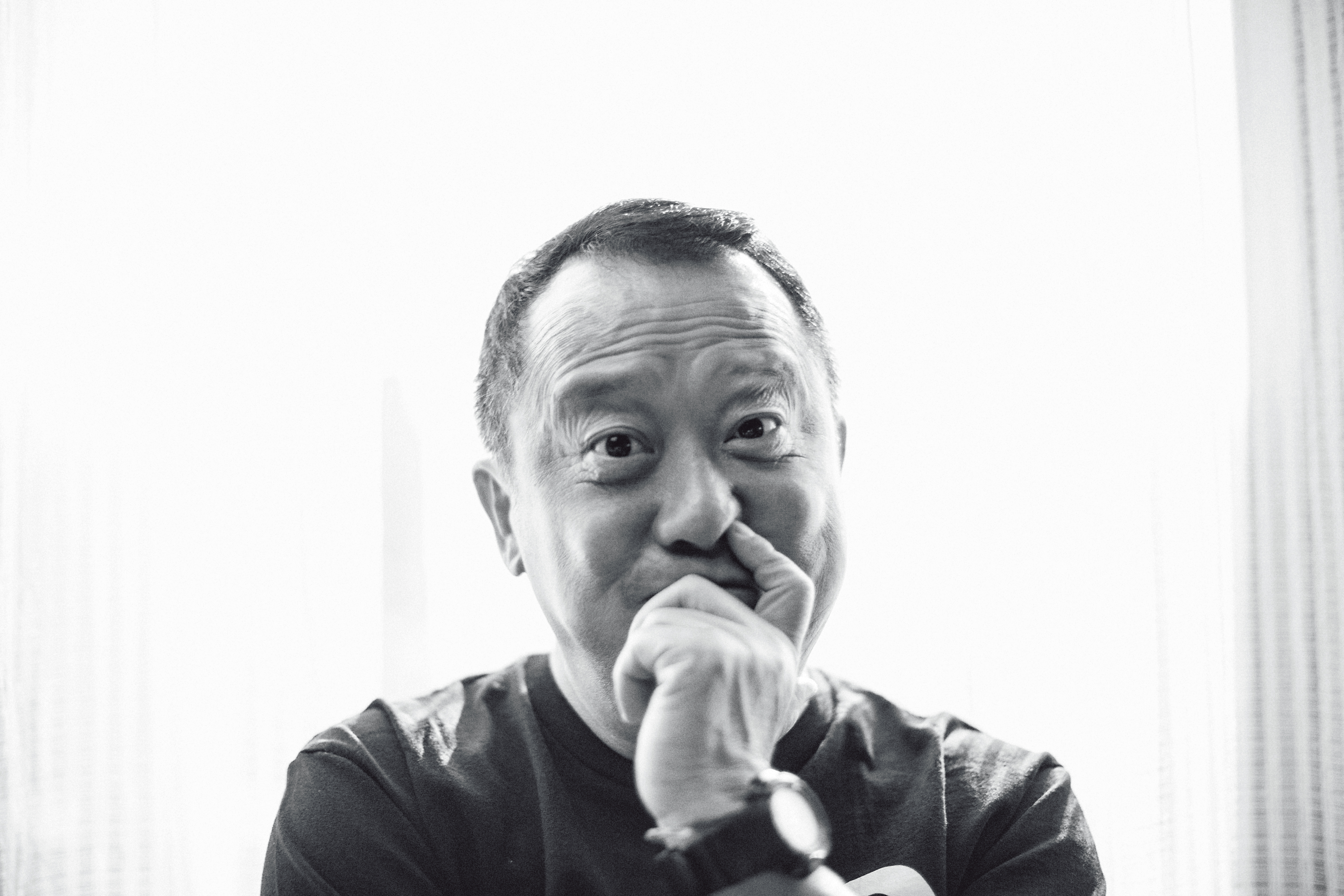 曾志偉露出的笑容，就像昭告天下，好事發生了，他的笑容極具感染效果，加上辯才無礙懂搞笑，是兩岸四地重要典禮晚會主持的第一把交椅。