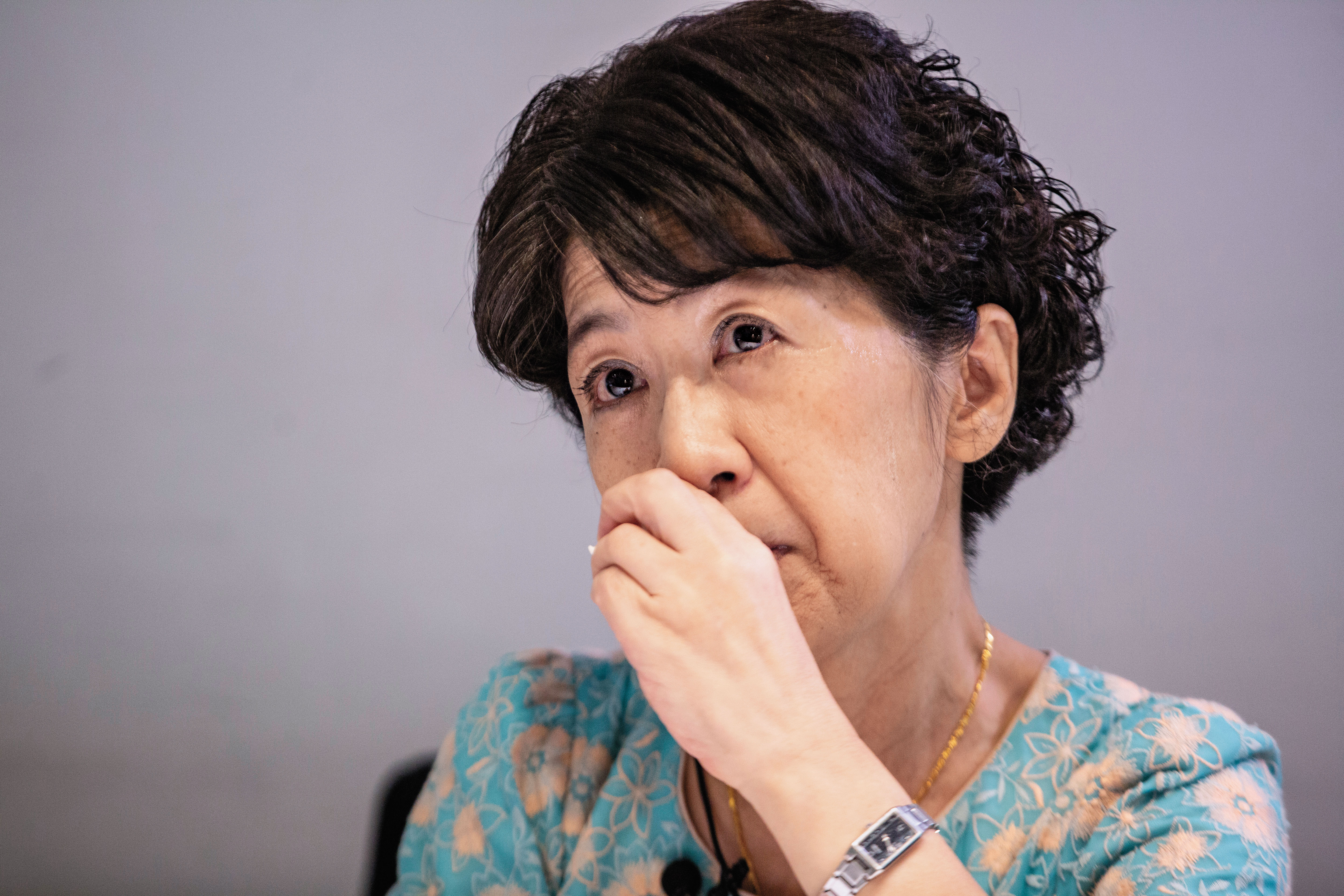 陳佩琪外表看似背著一層厚厚的盔甲，可一旦談起當年養育長子的心酸，忽然百感交集，忍不住紅了眼眶。