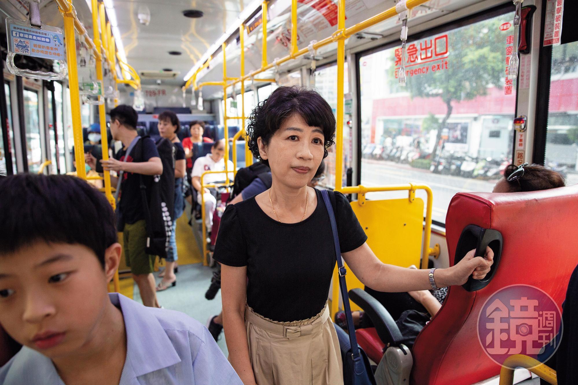 多年來，陳佩琪習慣獨自搭公車到醫院上班，下了班，也經常獨自搭公車或走路回家。