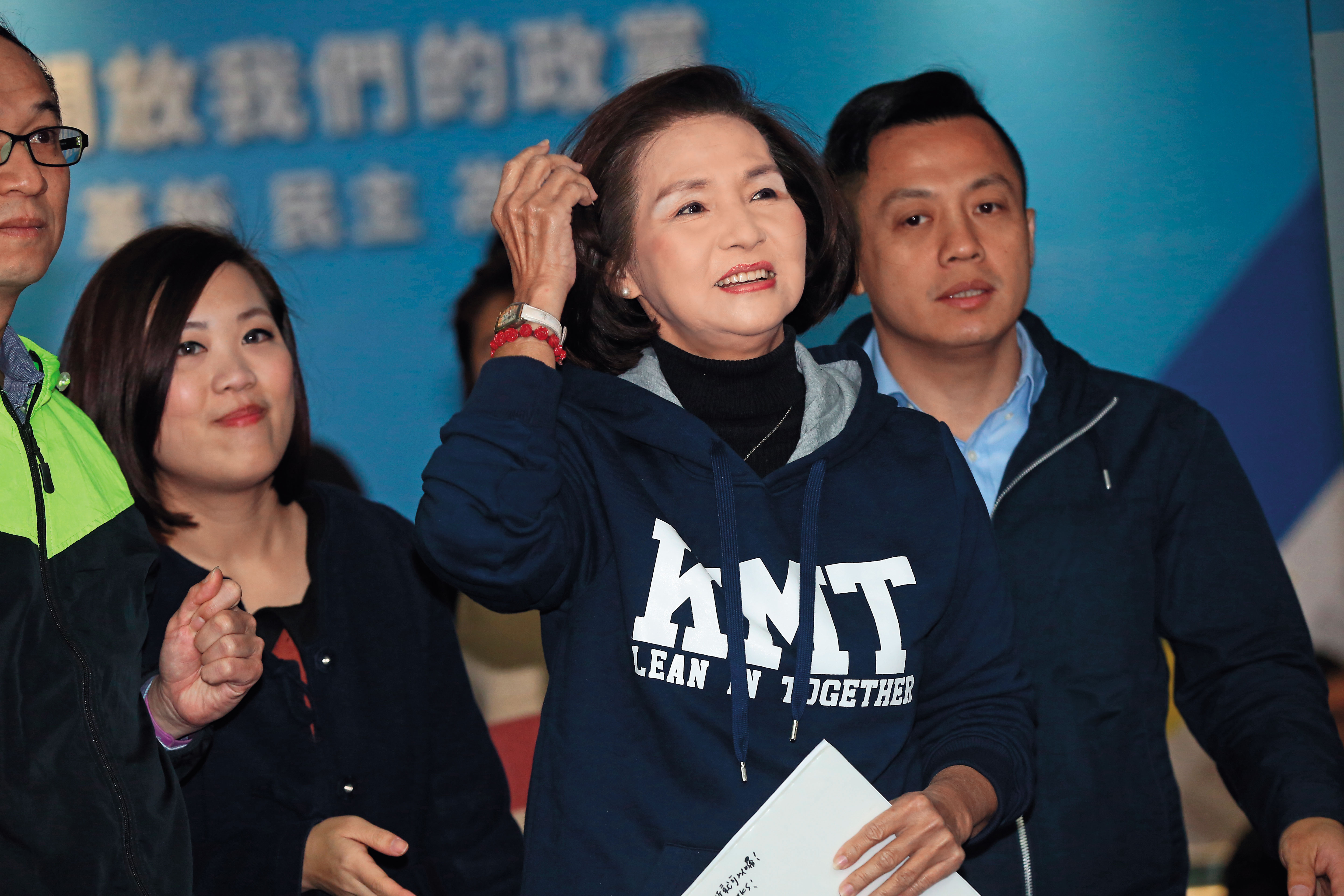 代表國民黨參選宜蘭縣長的羅東鎮長林姿妙（前），遭爆濫用第二預備金。