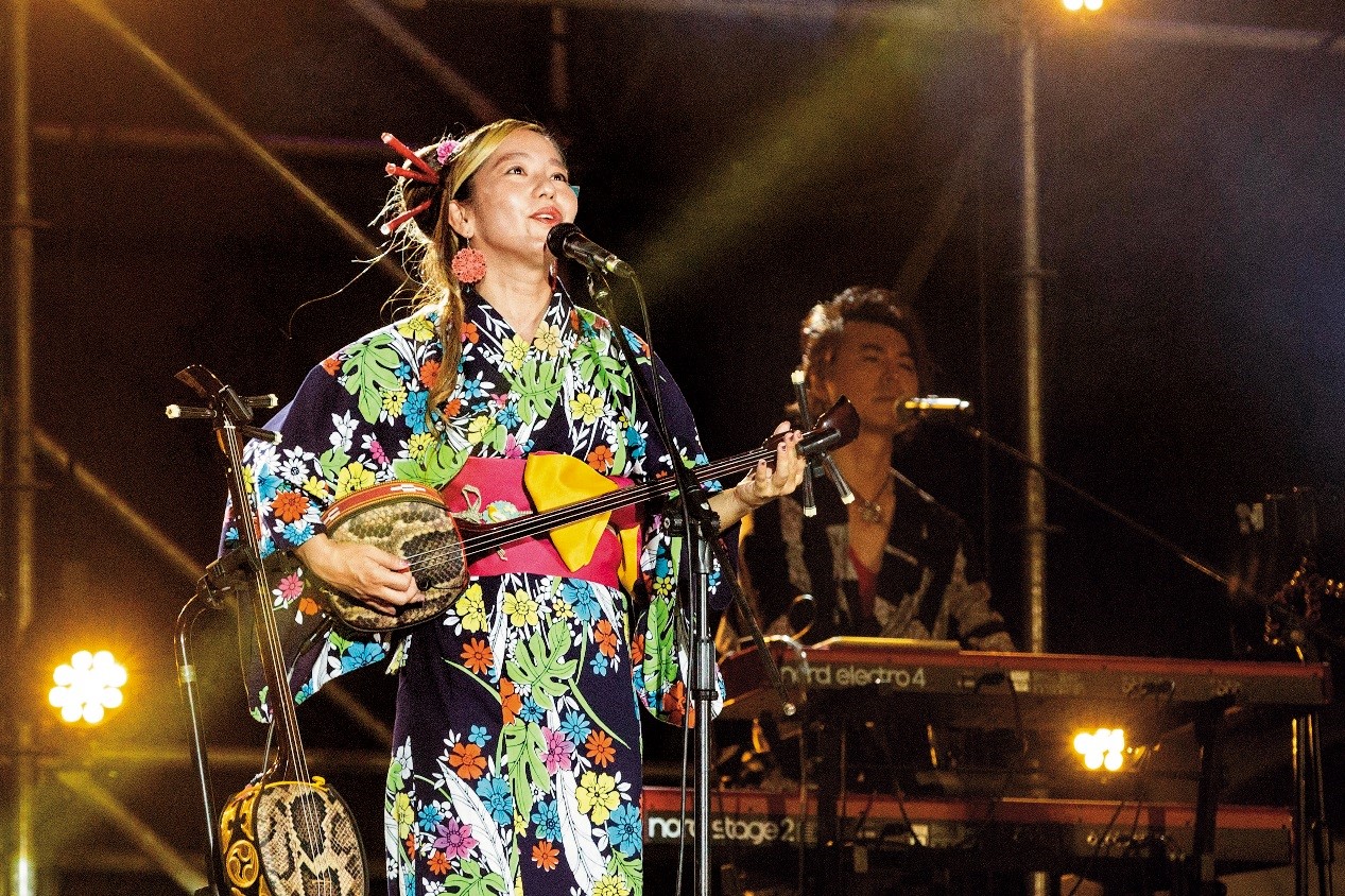 Taiwan Pasiwali Festival邀請南島語系原住民來台演出，透過音樂交流增加本地原民創作人合作，也成功為活動宣傳。（圖為日本沖繩Ryukyu Chimdon Band）