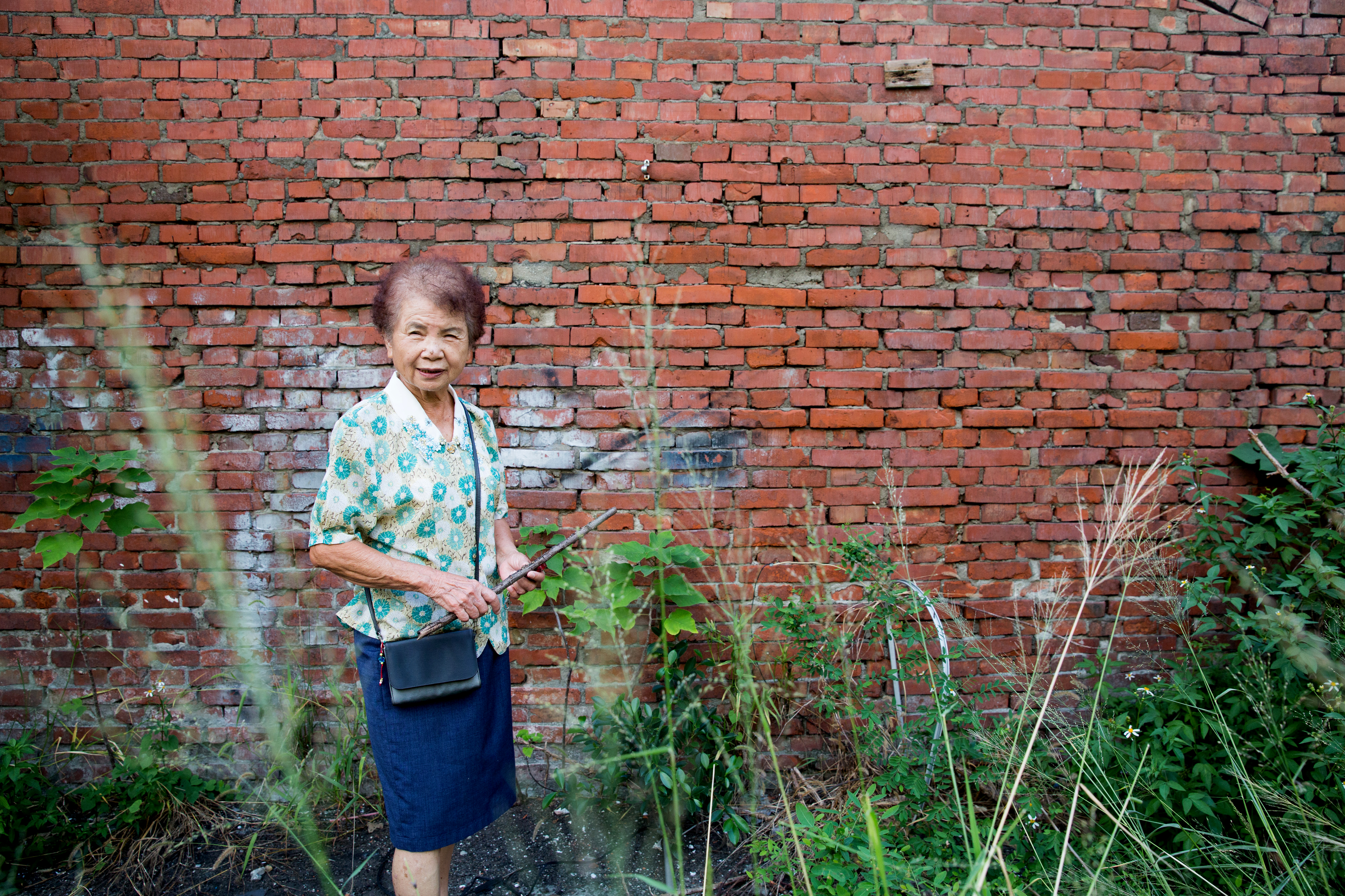 陳楊麗蓉以前天天跟工人一起拌水泥、做磚瓦，一餐要吃3碗飯。現在，她一餐也能吃2碗。