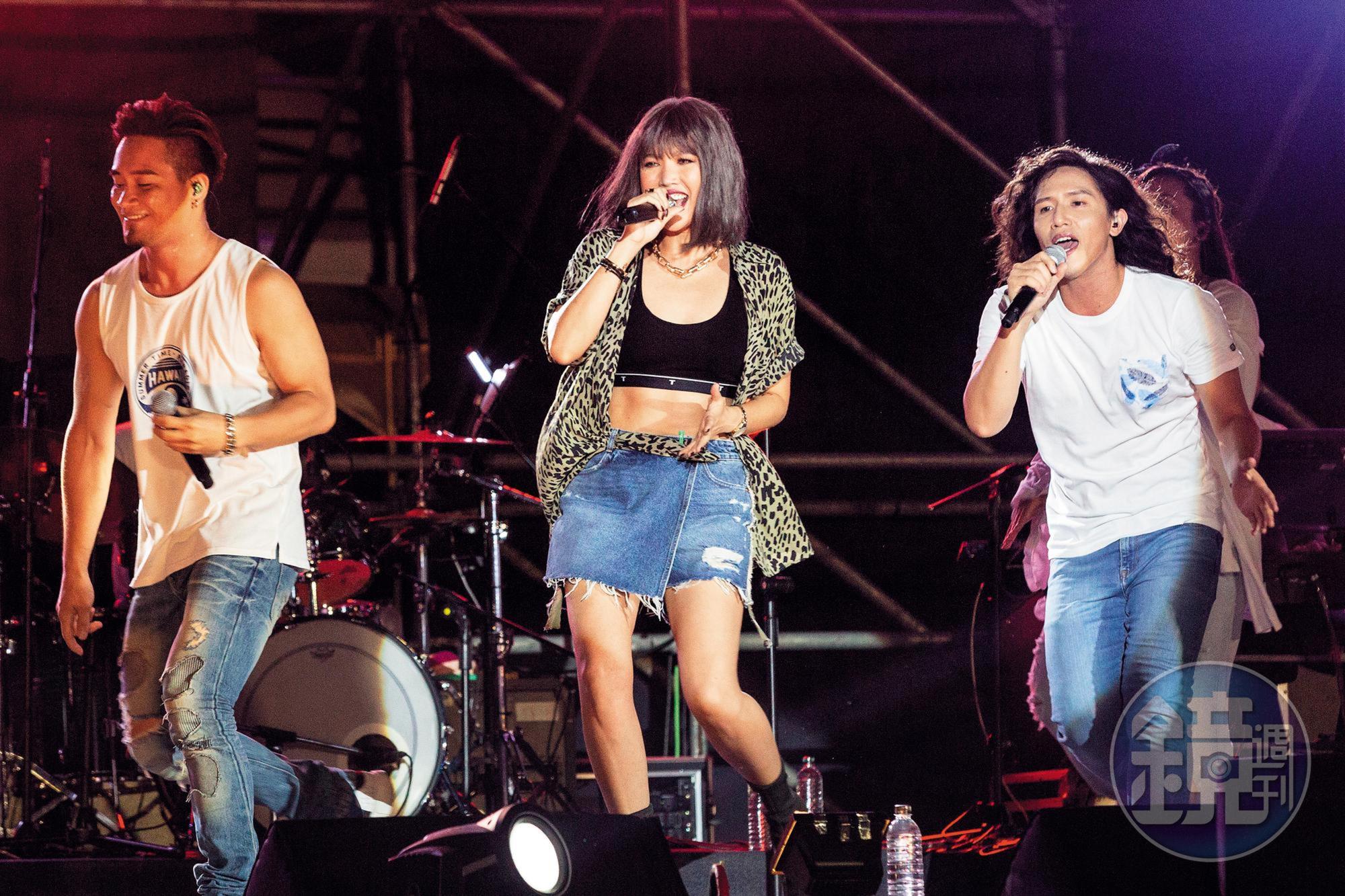 首屆Taiwan Pasiwali Festival國際原住民音樂節在台東舉辦，A-Lin擔任壓軸，吸引1萬5千名觀眾入場。