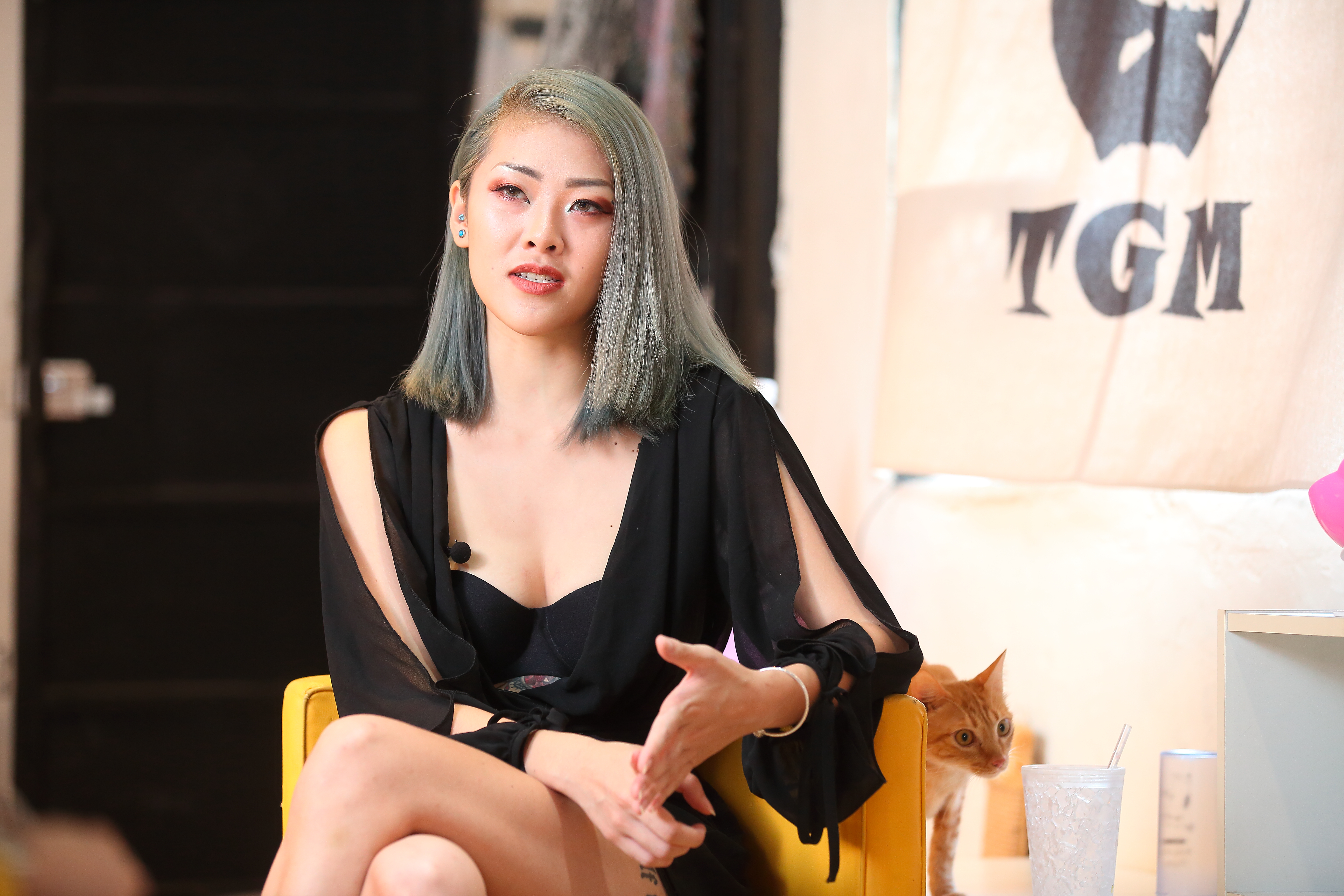 曾去美國洛杉磯的club當公關，趙小光坦言也許價值觀扭曲，但她覺得能賺到錢又可以體驗美國生活，所以當時想都沒想就飛去了。