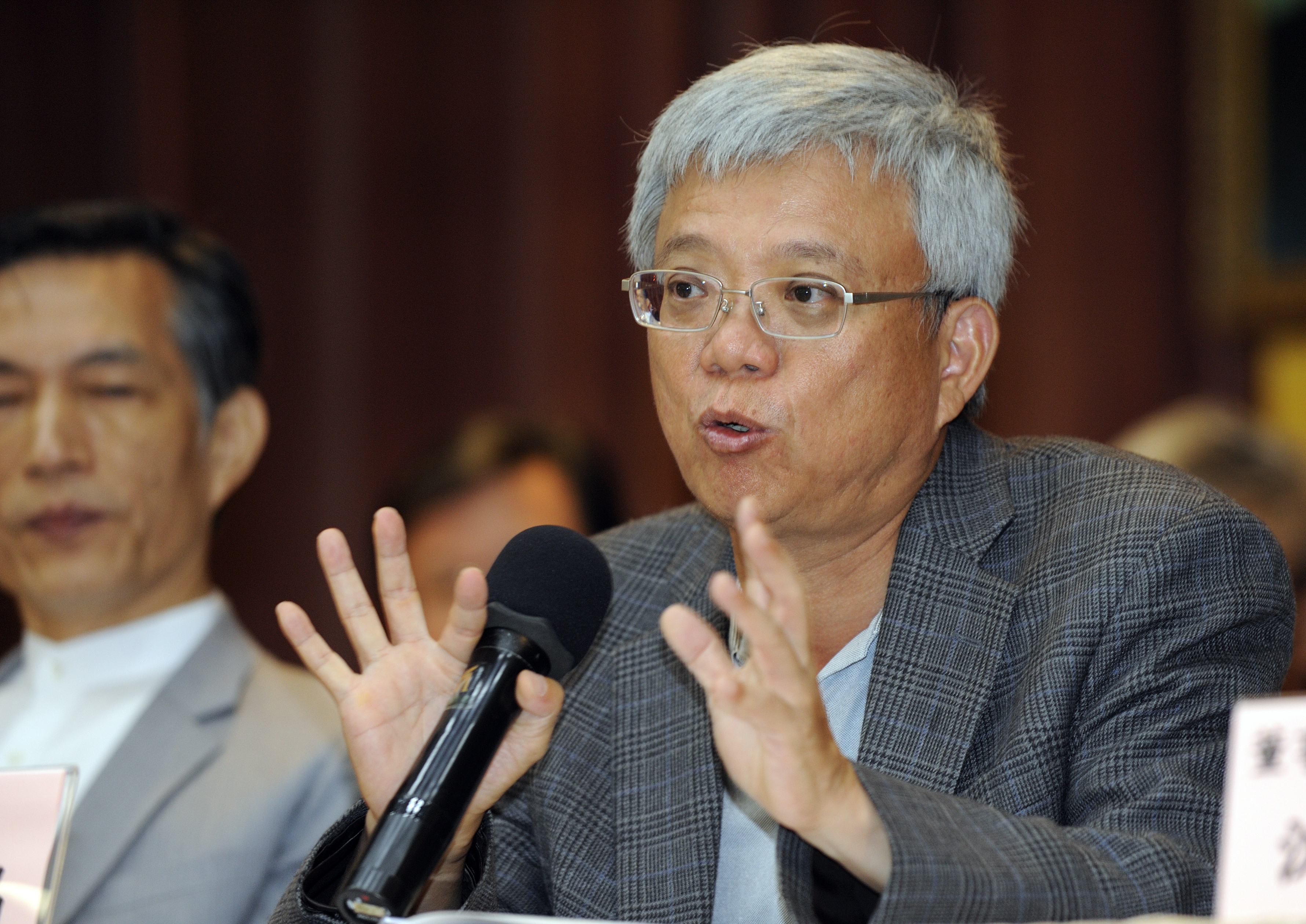 華碩董事長施崇棠委以重任，交由副董事長徐世昌重整旗下不賺錢事業體。