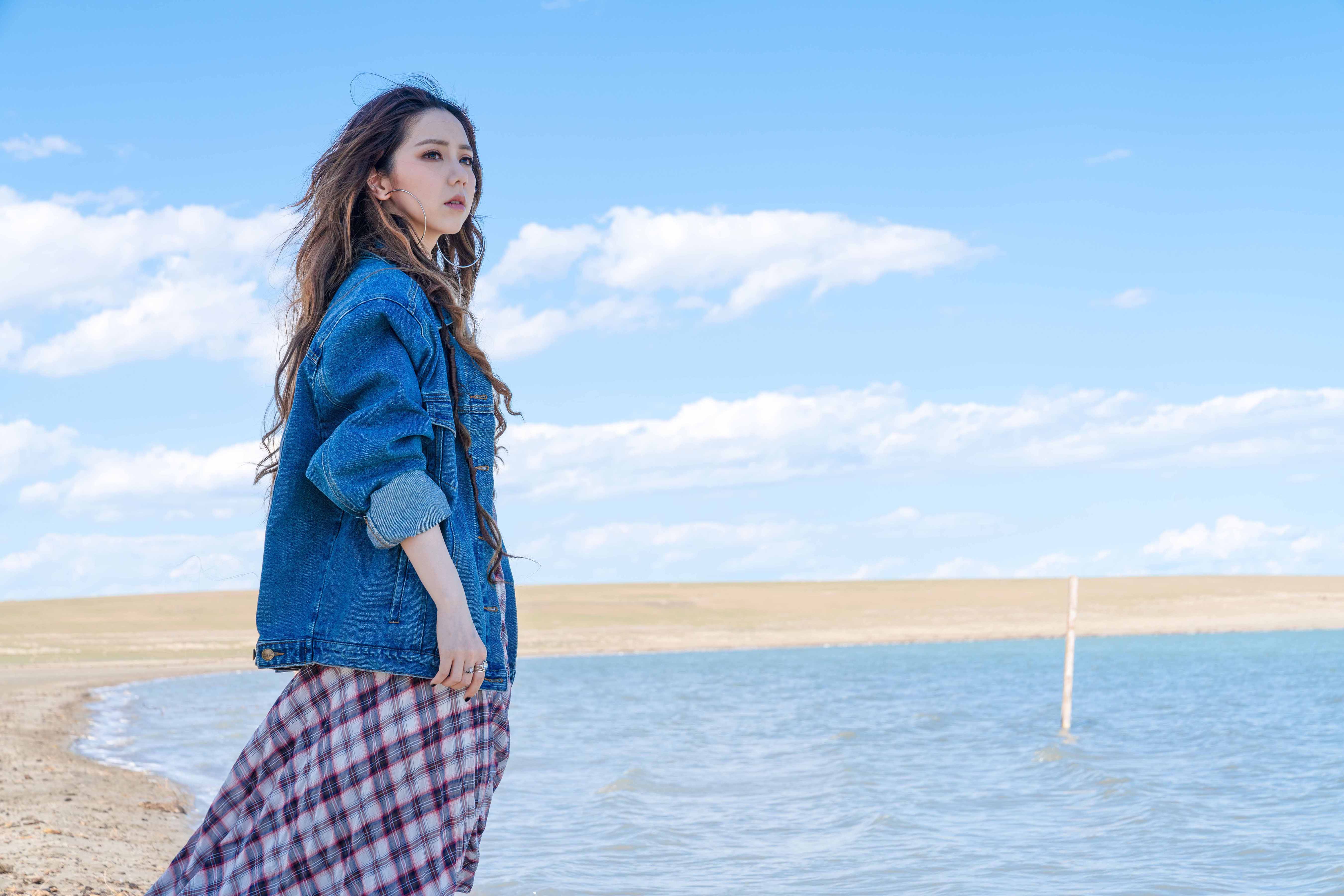 鄧紫棋紀念出道10週年所推出的一系列新單曲，都獲得歌迷熱烈迴響。（蜂鳥音樂提供）
