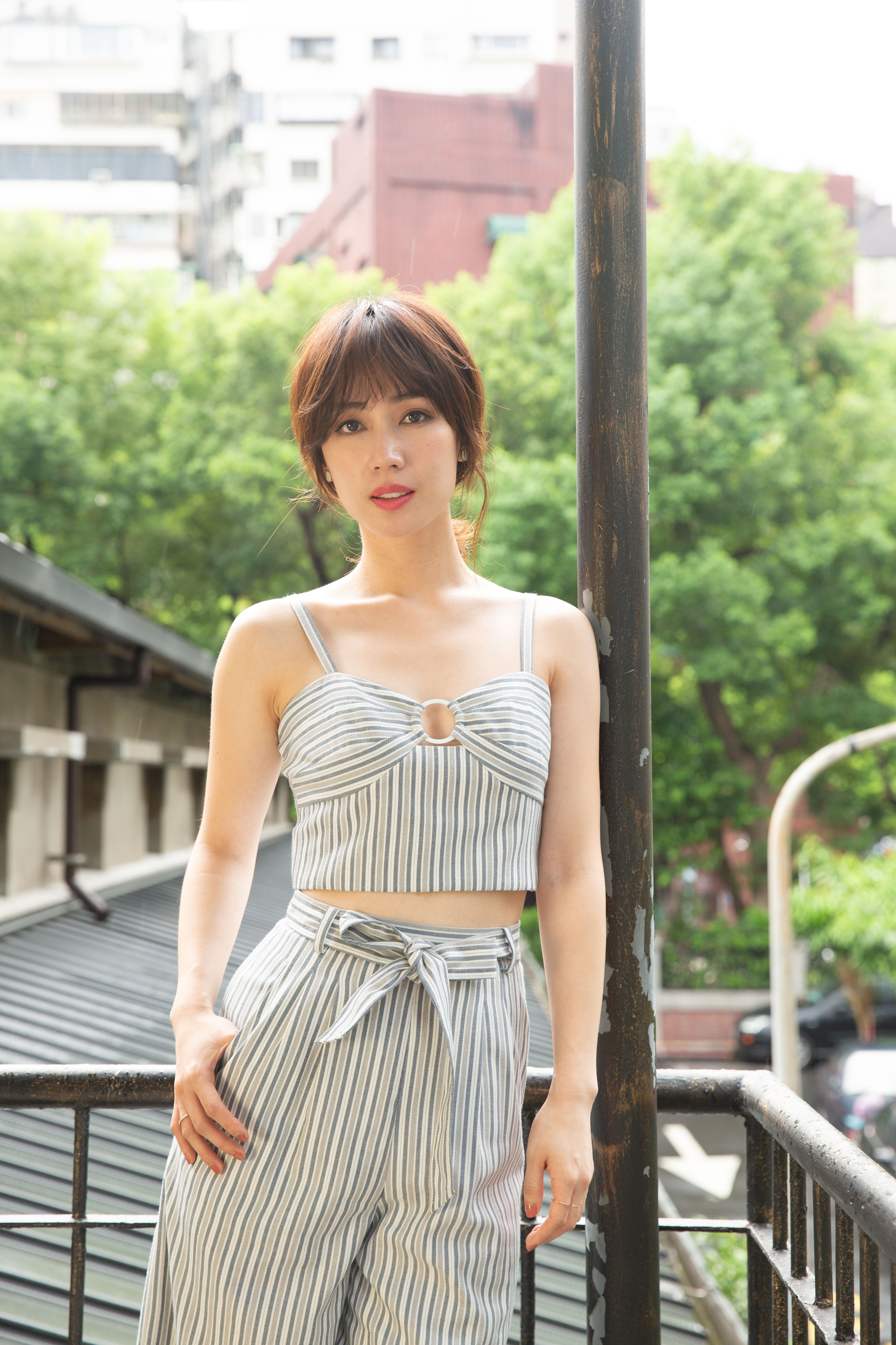 小薰個性樂觀,認為女孩一定要懂得愛自己。