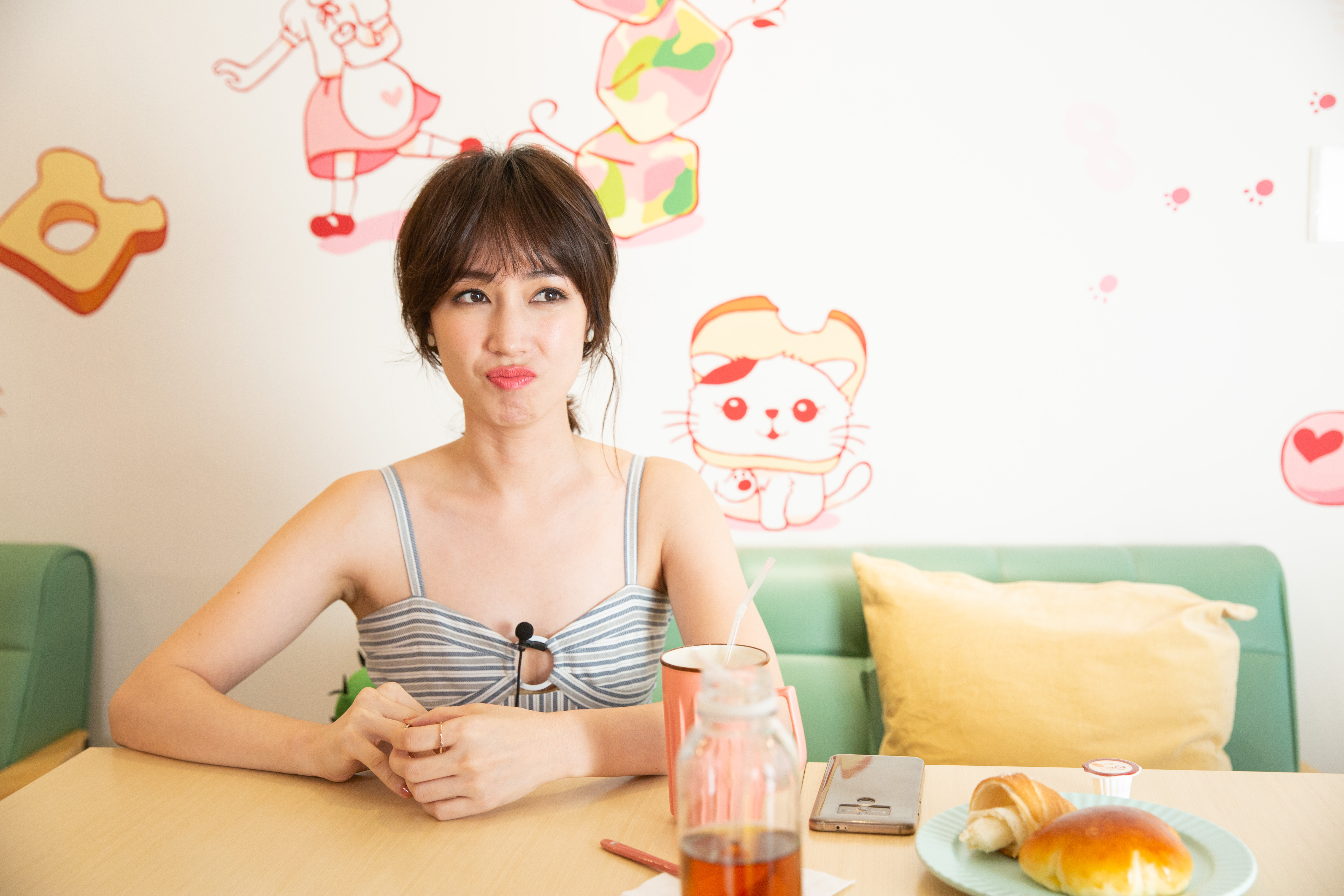 從節目《我愛黑澀會》出道至今，小薰星途一度坎坷，一年內試鏡幾十次都槓龜。