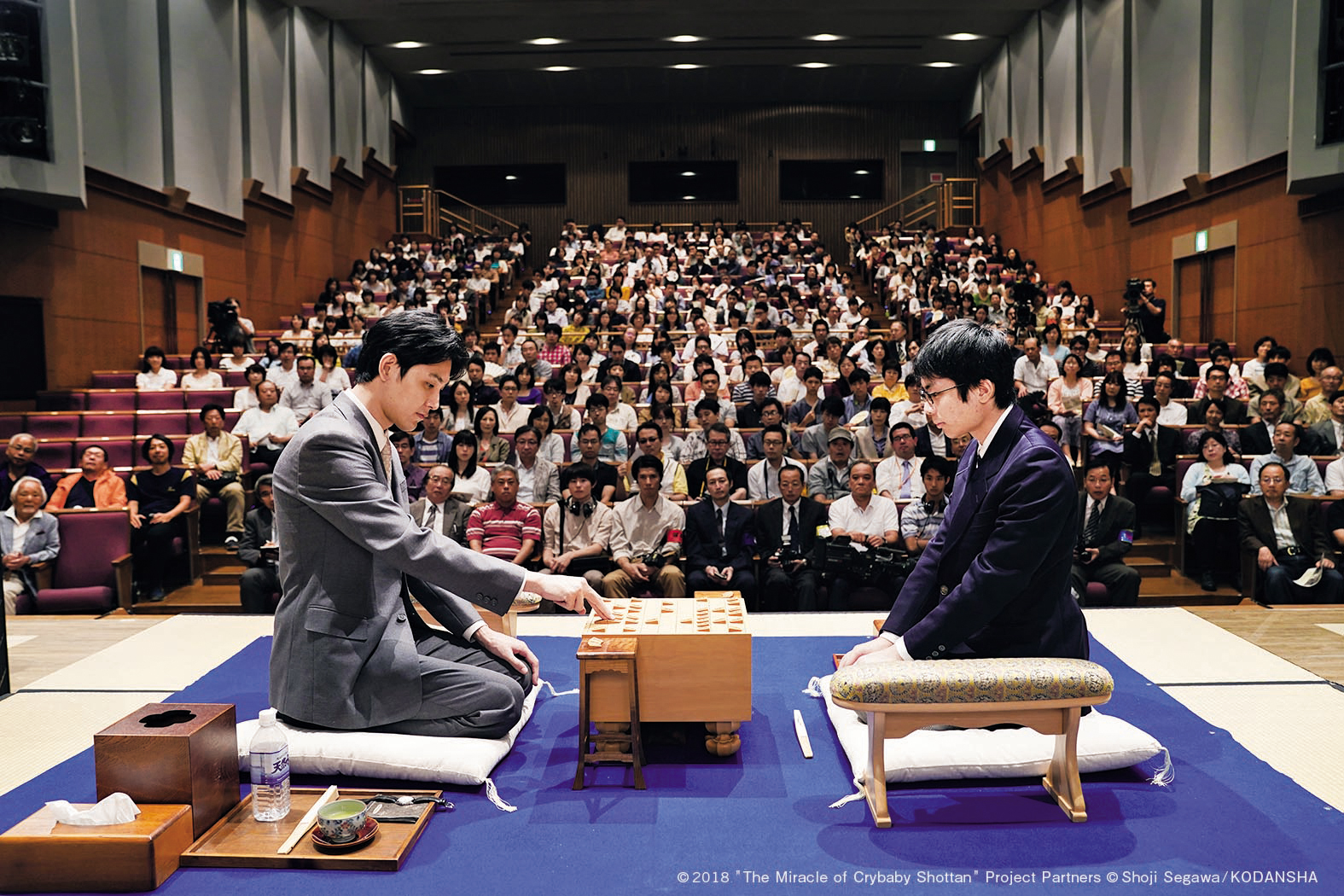 電影格局看似缺乏驚喜，倒是溫暖世故，星級助演陣容華麗，松田龍平演出亦保持水準。（可樂提供）