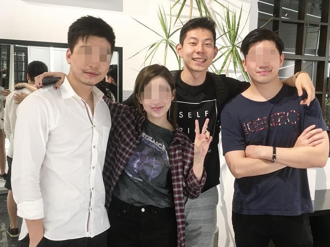 蔡承道（右2）當完兵後，第一份工作是靠自己朋友介紹才找到的。（翻攝自IG）