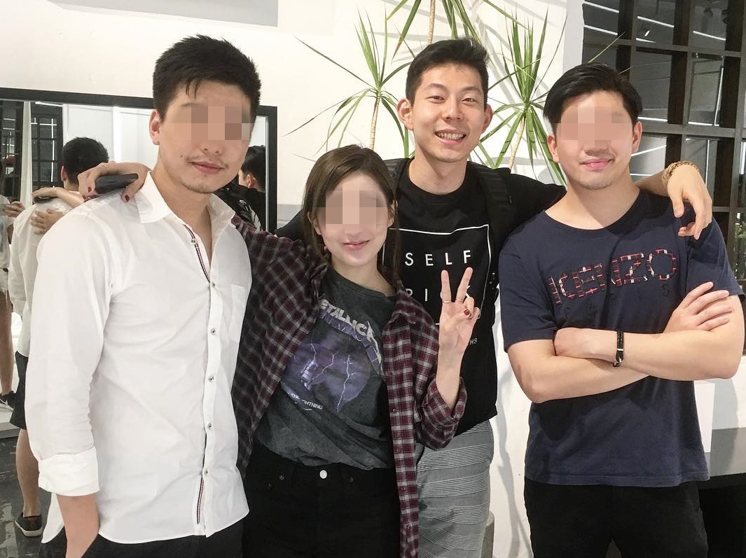 蔡承道（右2）當完兵後，第一份工作是靠自己朋友介紹才找到的。（翻攝自IG）