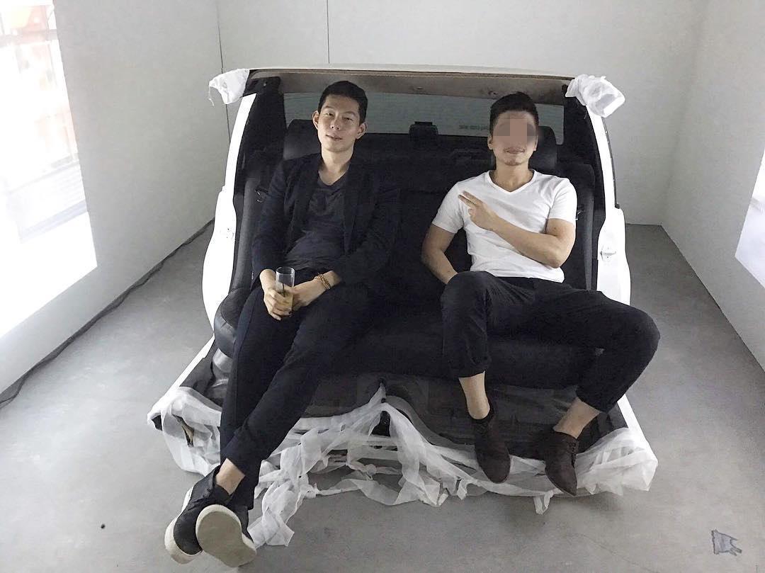 蔡承道(左)雖然還沒回富邦集團內工作,但已是富邦金大股東。(翻攝自IG)