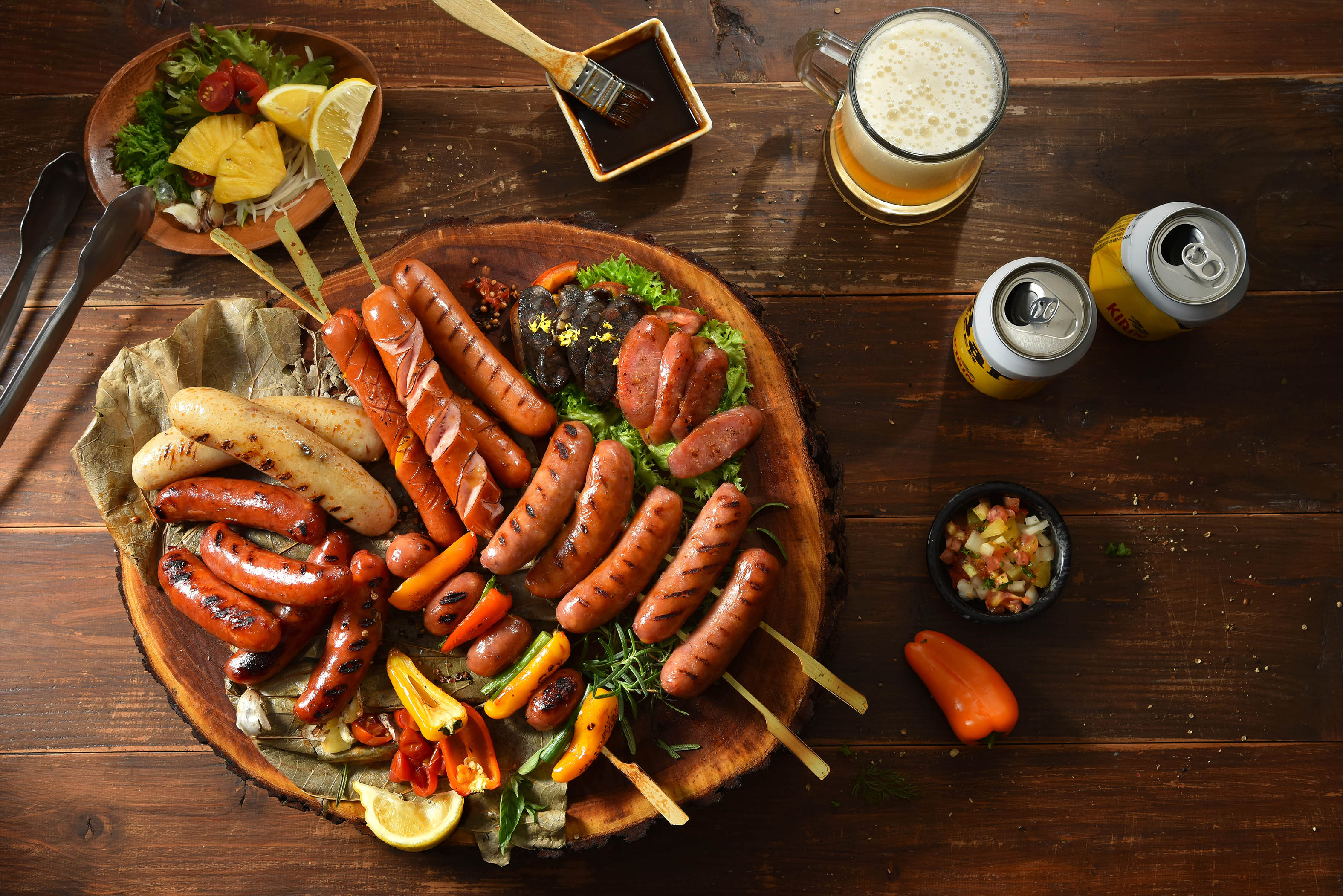 中秋烤肉，就是要蒐集各種美味好料，上網烤透透。（黑橋牌提供）