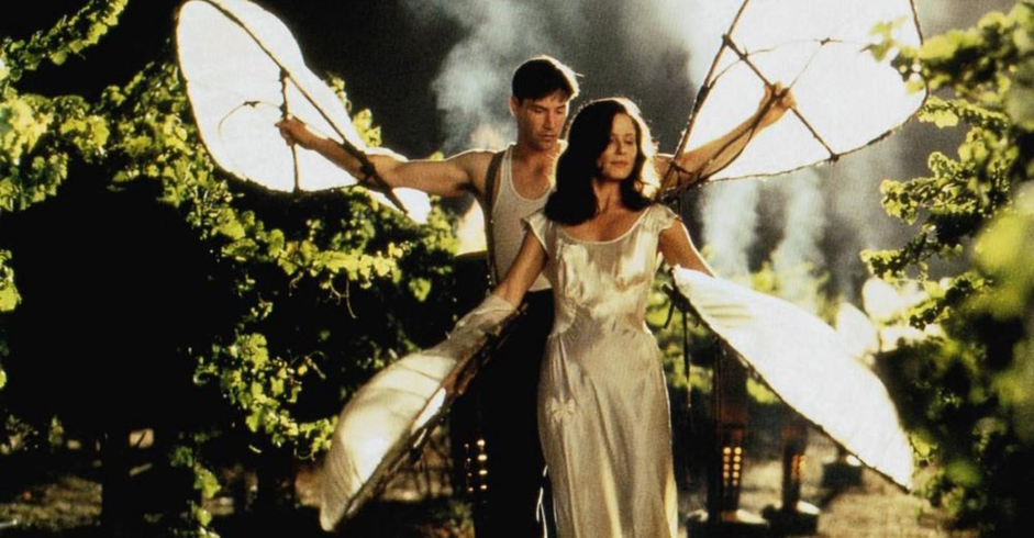 喬阿奎拉曾在二十世紀福斯電影公司擔任監製，作品包括《漫步在雲端》等。（翻攝自Justwatch.com）