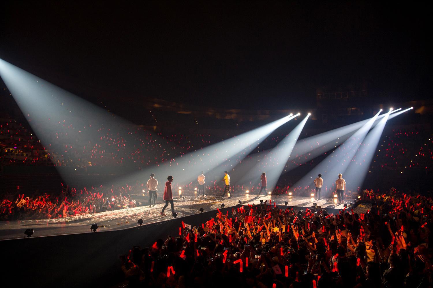 iKON成員在演唱會全場跑透透,與粉絲互動滿滿。(Live Nation提供)