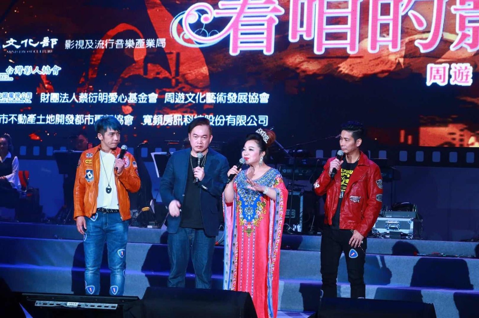 白冰冰和康康、子弟兵台一線有說有笑，逗笑全場。（陳孝志提供）