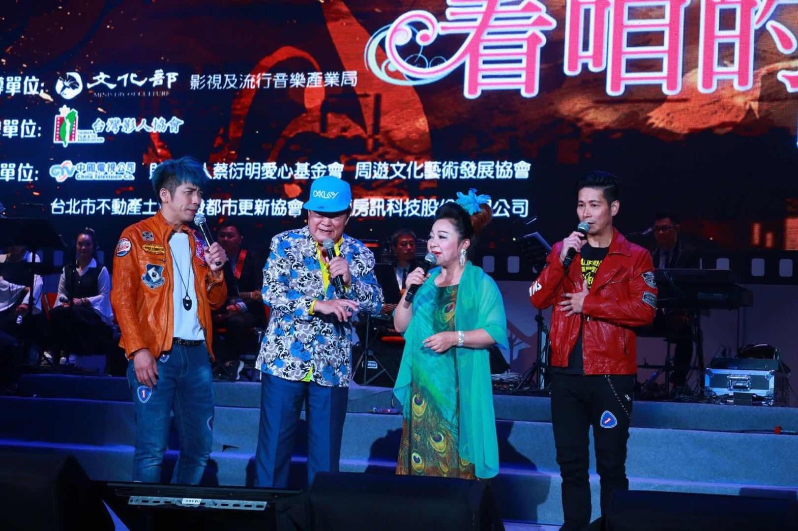 劉福助（左2）重現金曲表演「金曲有嘻哈」，精采有趣。（陳孝志提供）
