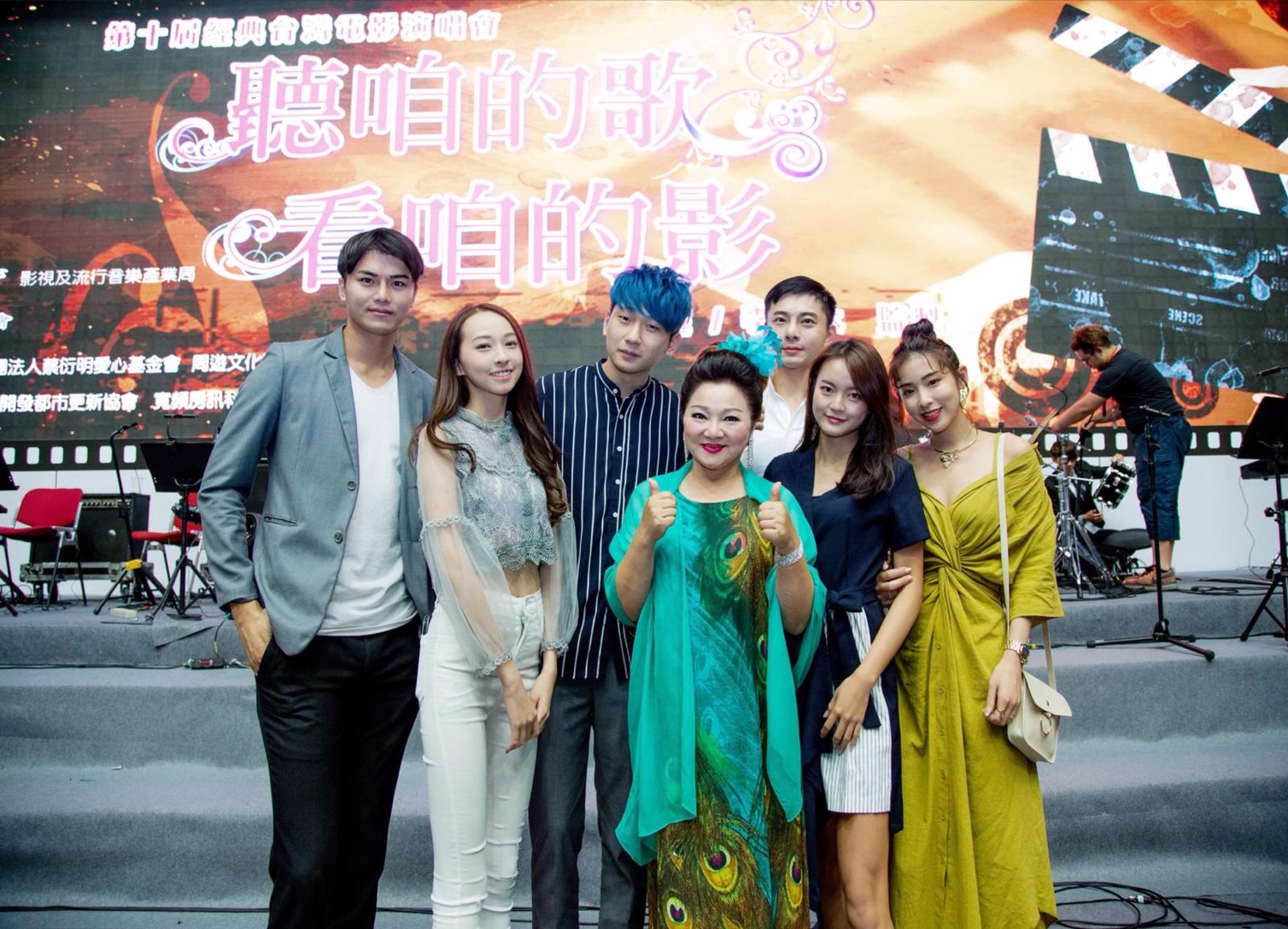 微電影《我們的故事》演員群與白冰冰合影。（陳孝志提供）
