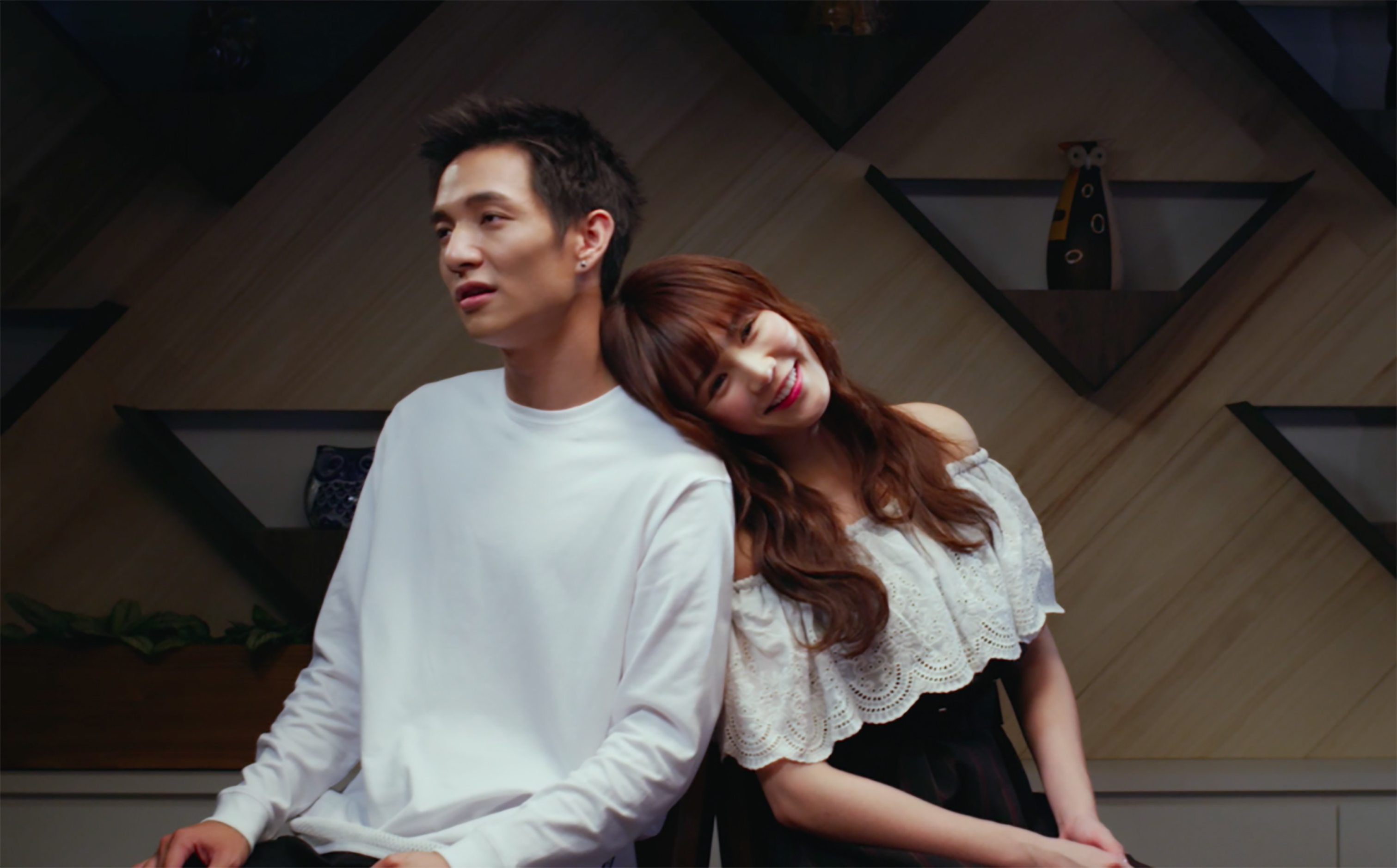 黃奕儒、吳心緹合唱〈美味關係〉黃奕儒讚她歌聲讓人有戀愛的感覺。（相信音樂提供）