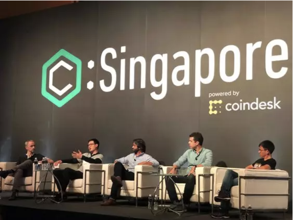 陳信生(左2)出席CoinDesk 共識大會•新加坡站。